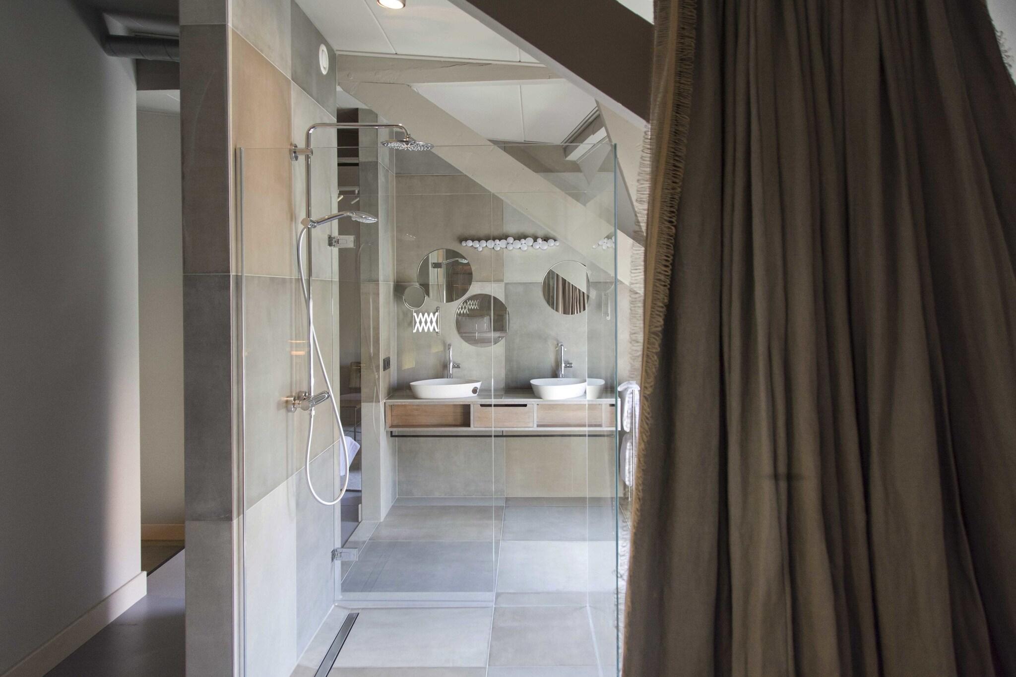 Suite City View King Bed