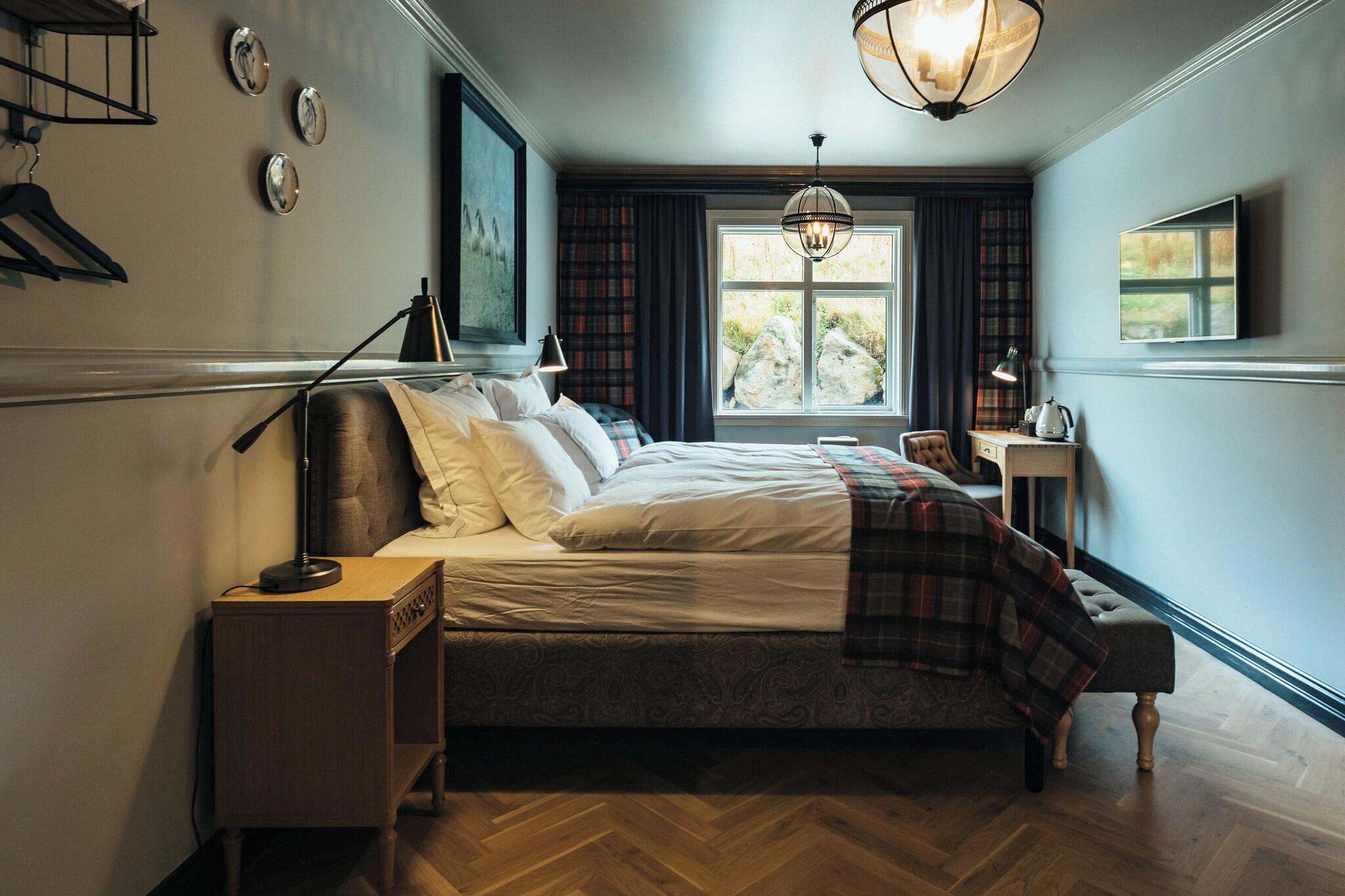 Double Queen Size Bed