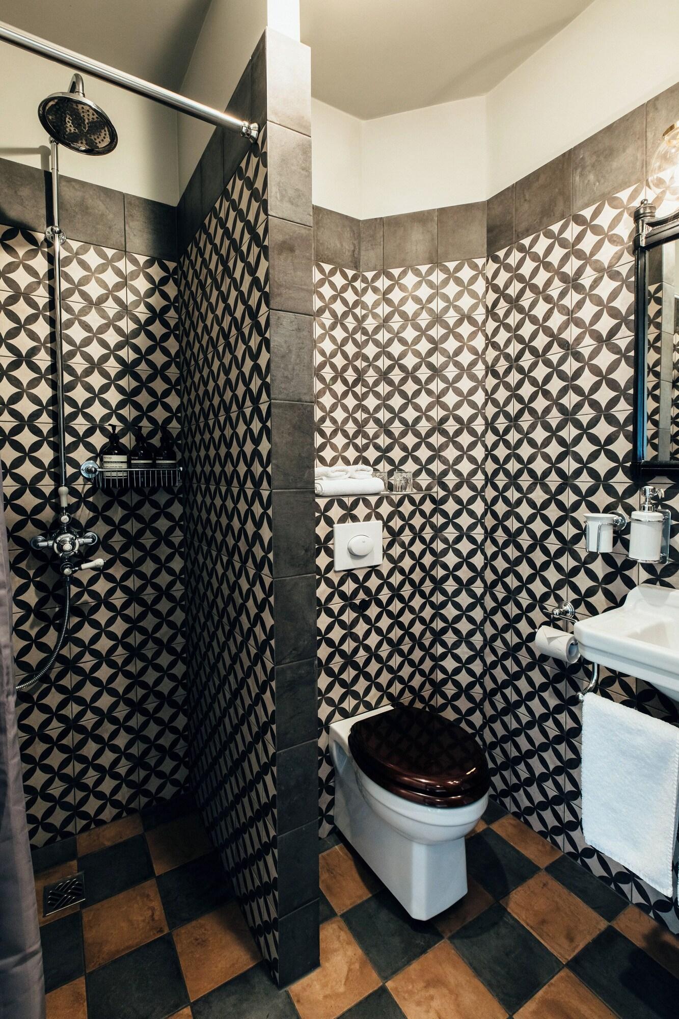 Double Queen Size Bed