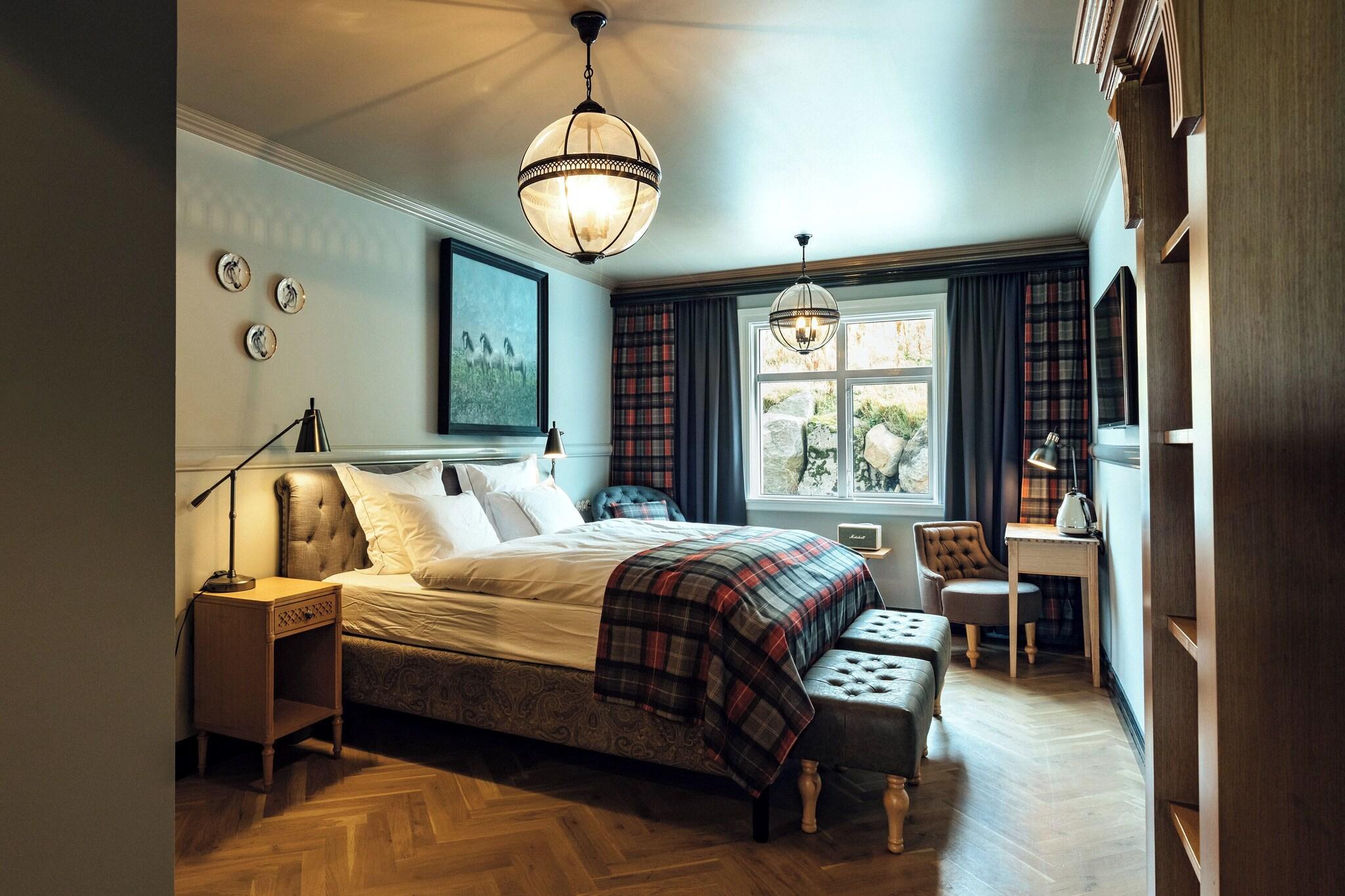 Double Queen Size Bed