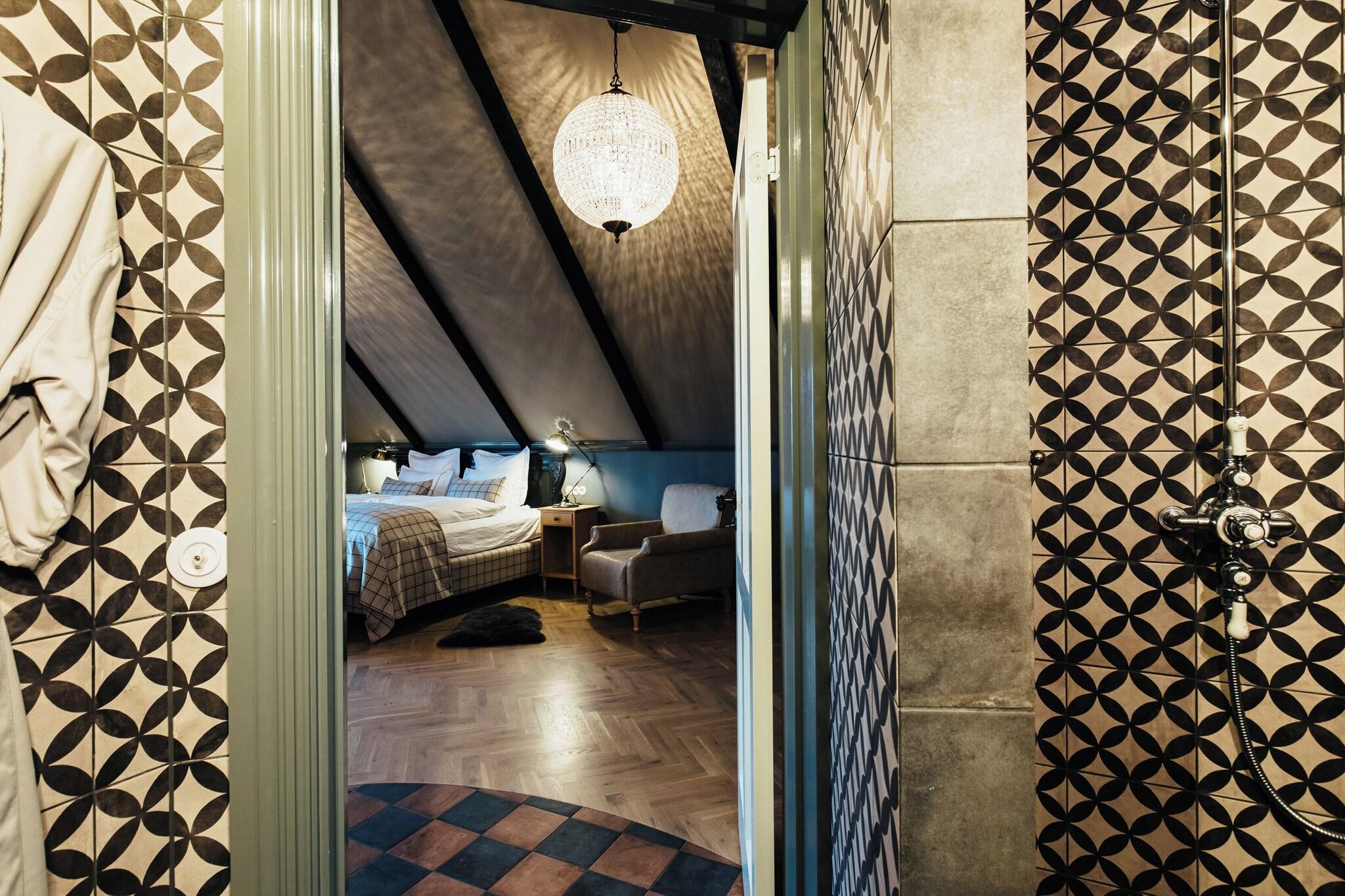 Suite Queen Size Bed