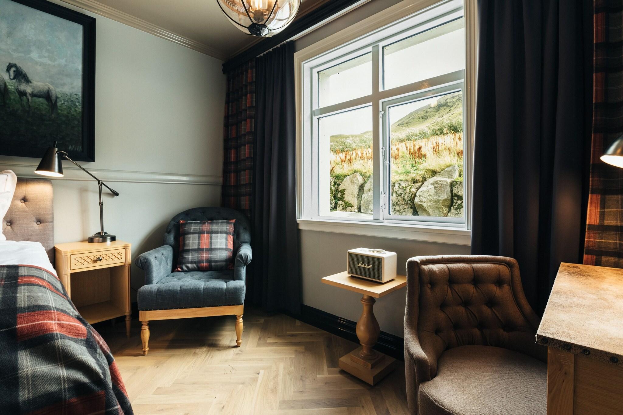 Double Queen Size Bed