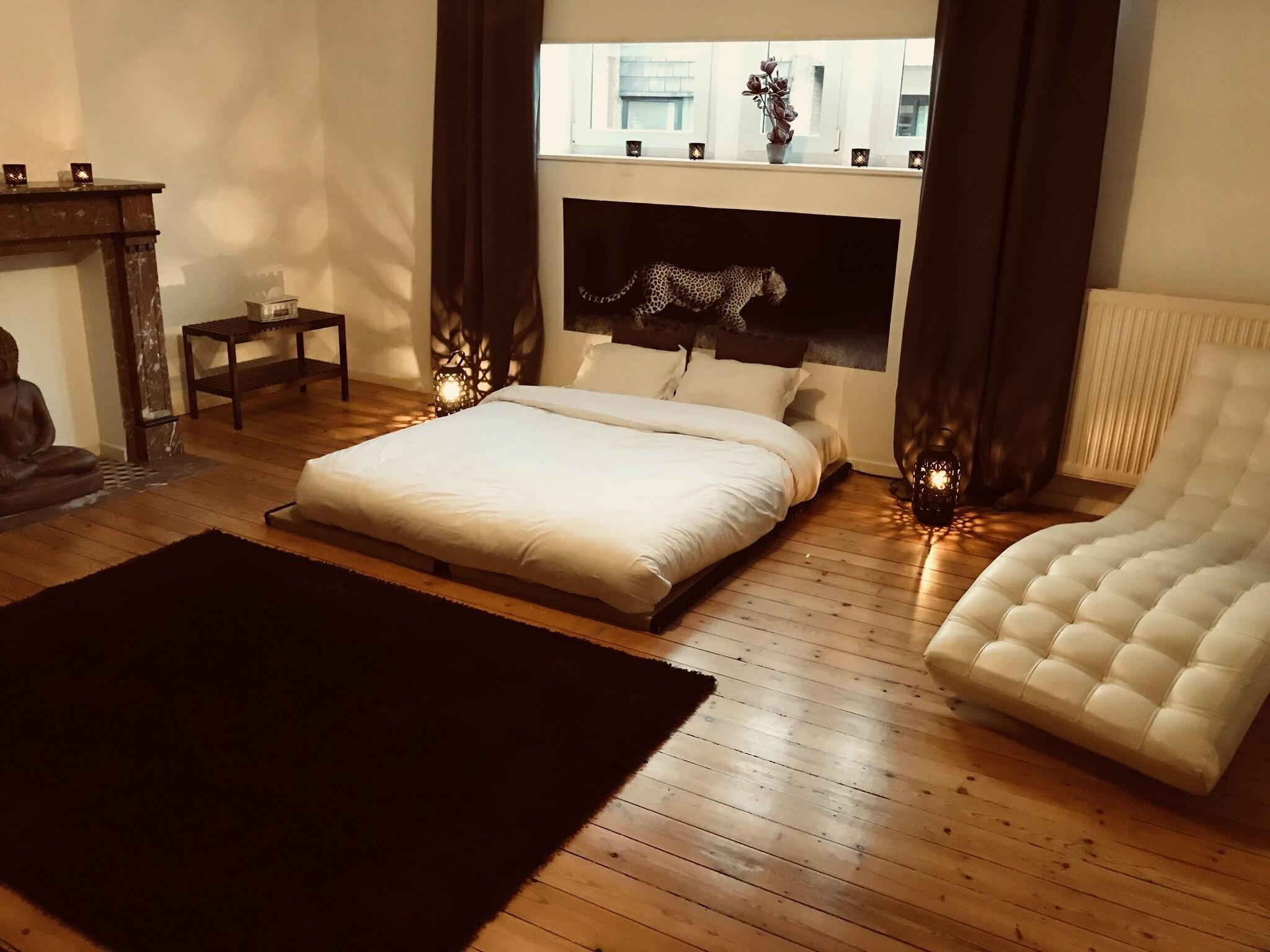 Double Queen Size Bed