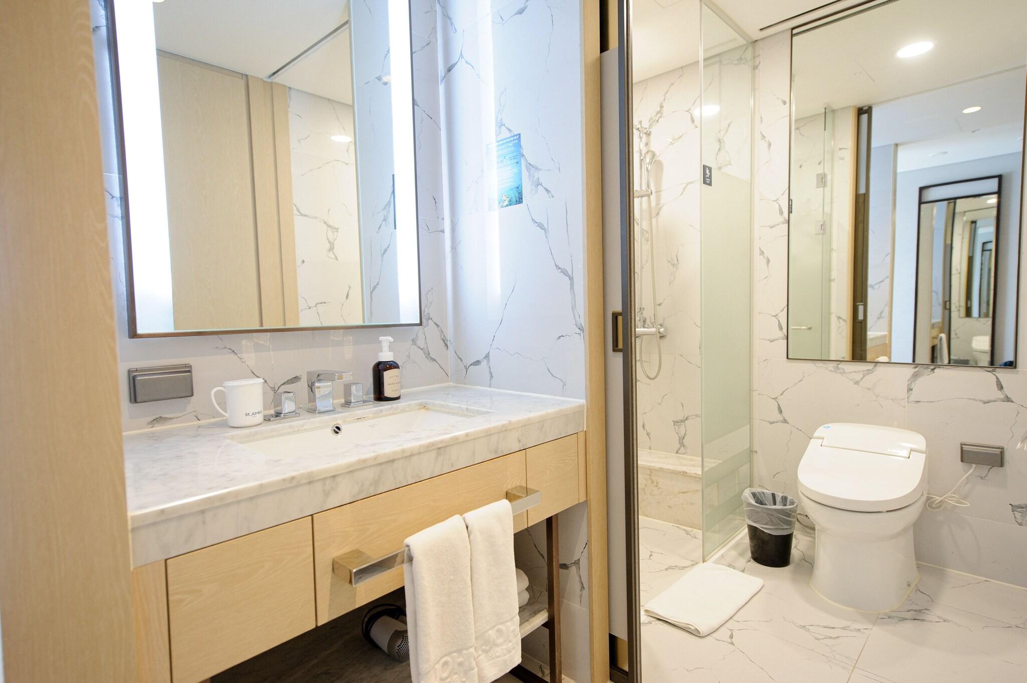 Room Executive Capacity 2