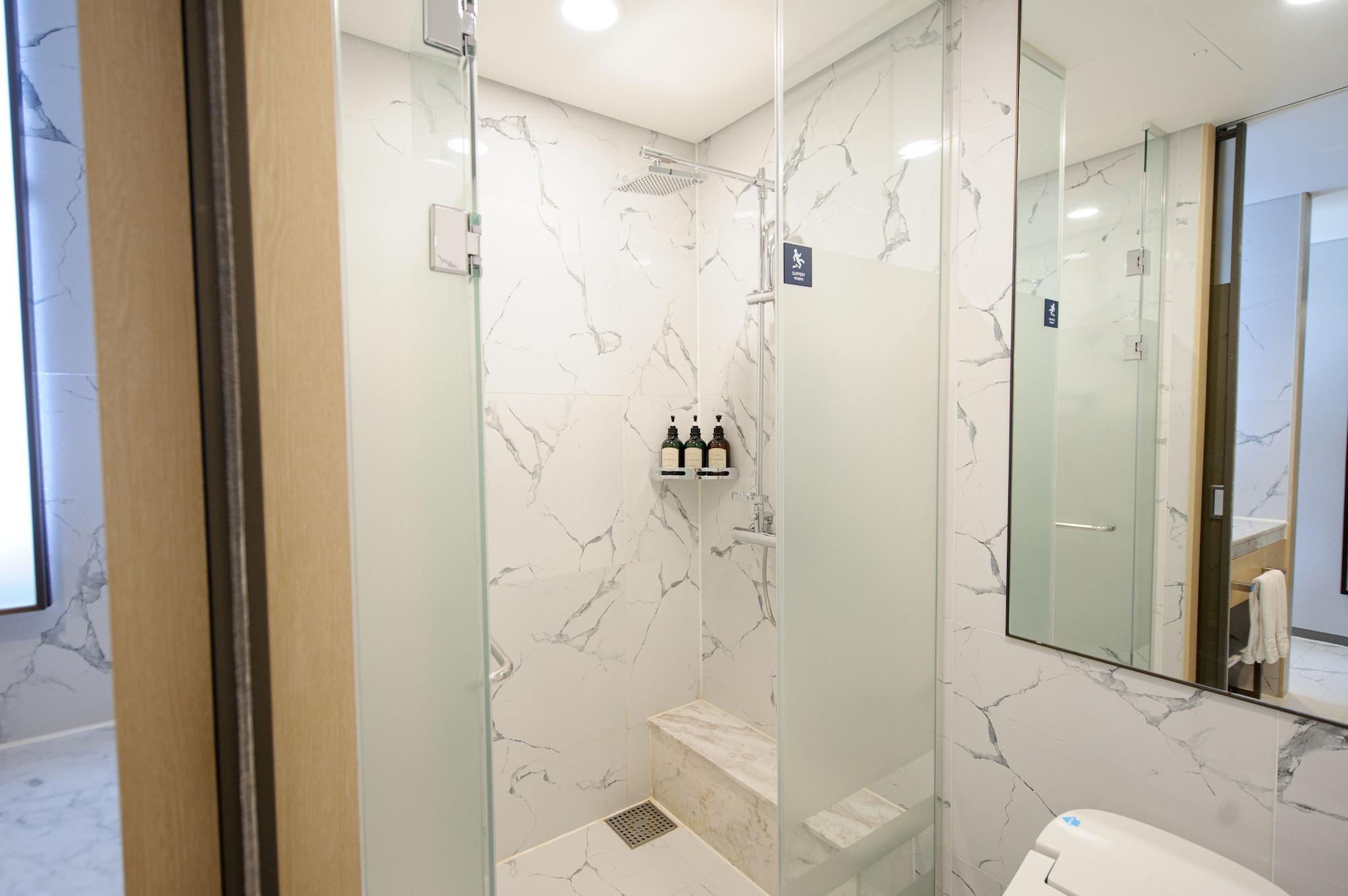 Room Executive Capacity 2