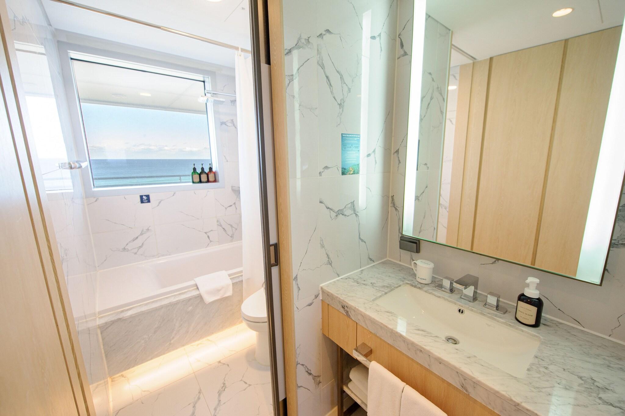 Double Ocean View King Bed