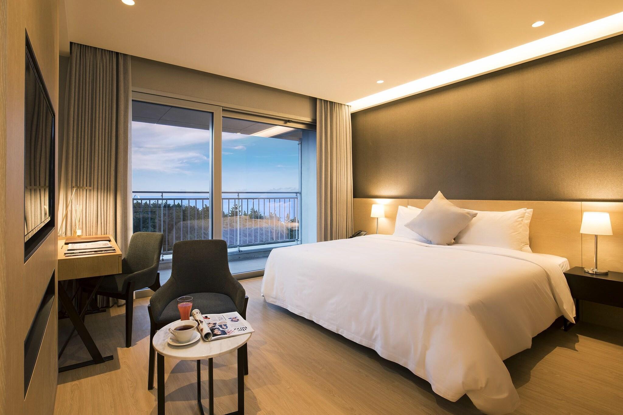 Double Ocean View King Bed