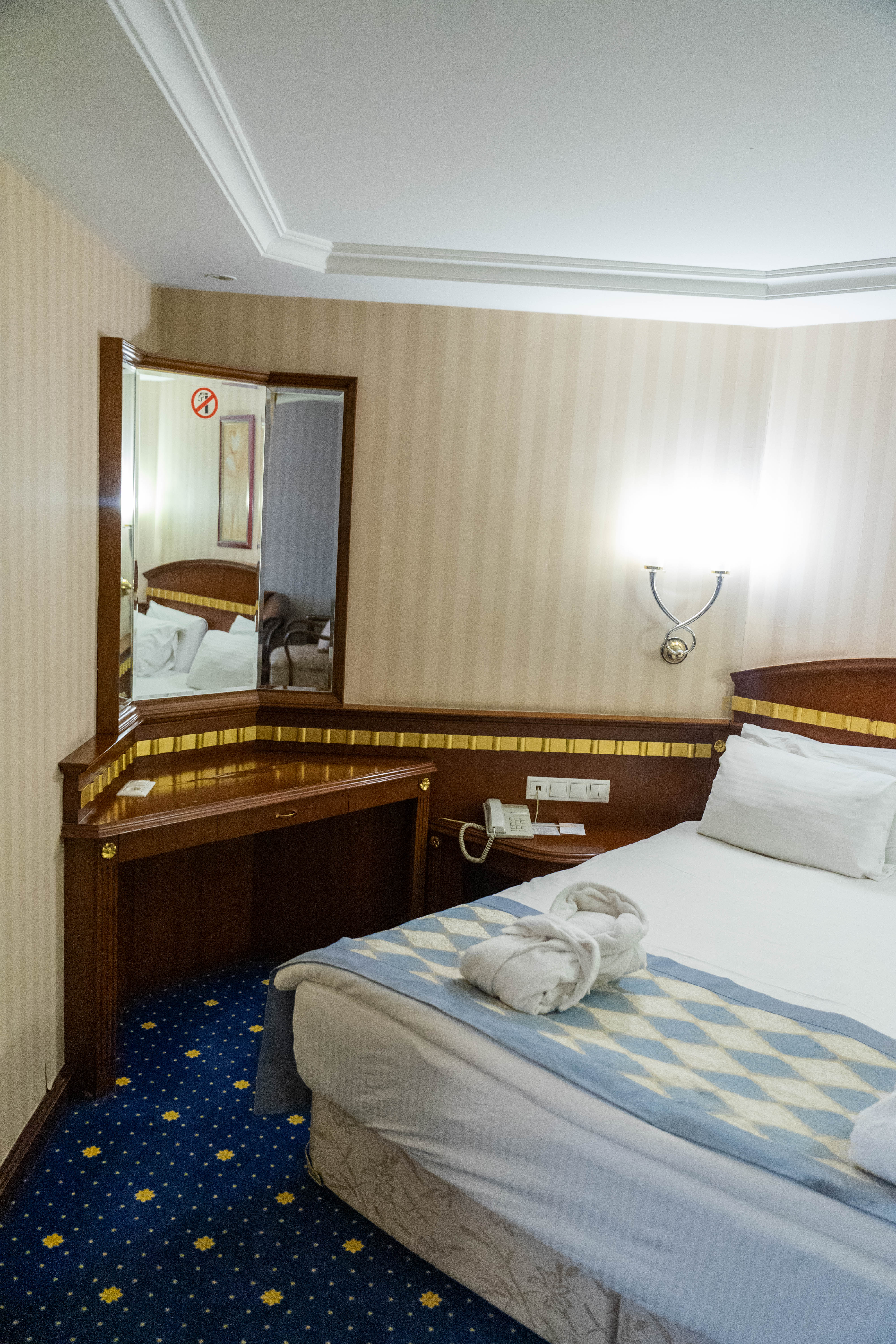 Junior Suite Queen Size Bed