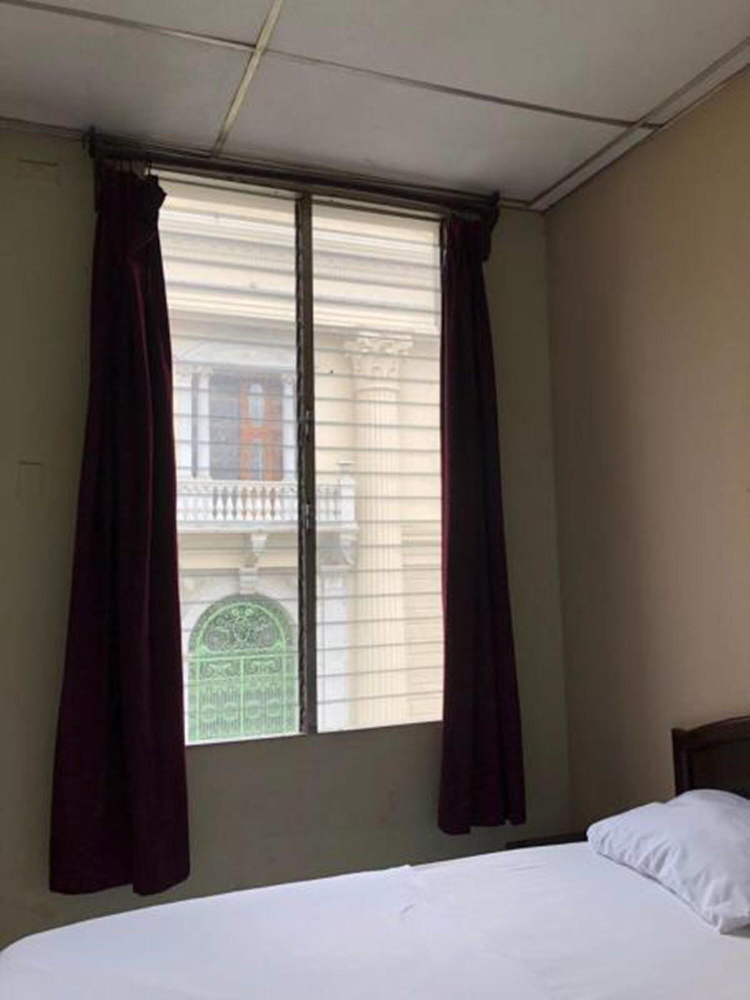 Single Classic Queen Bed