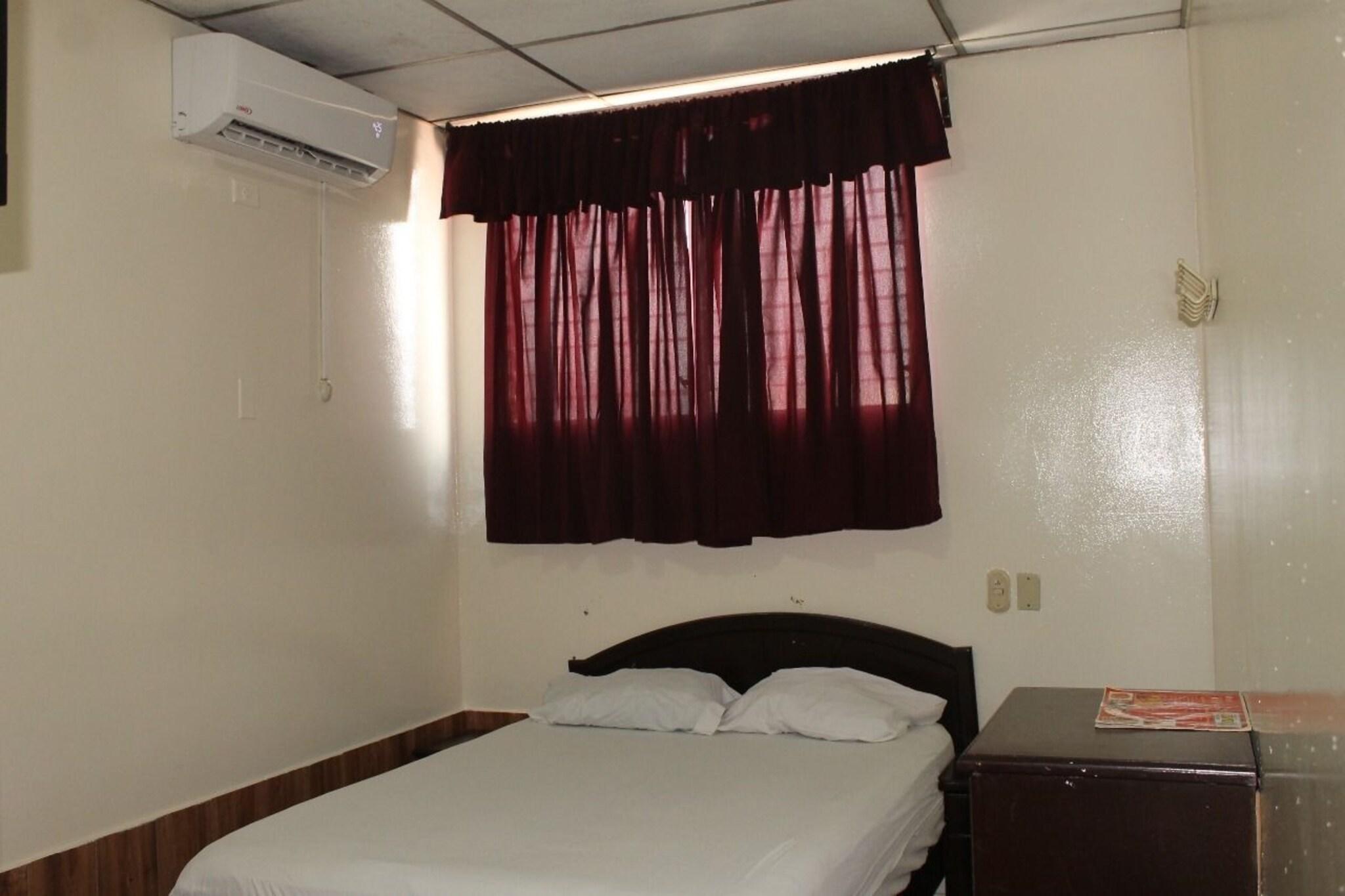 Single Classic Queen Bed