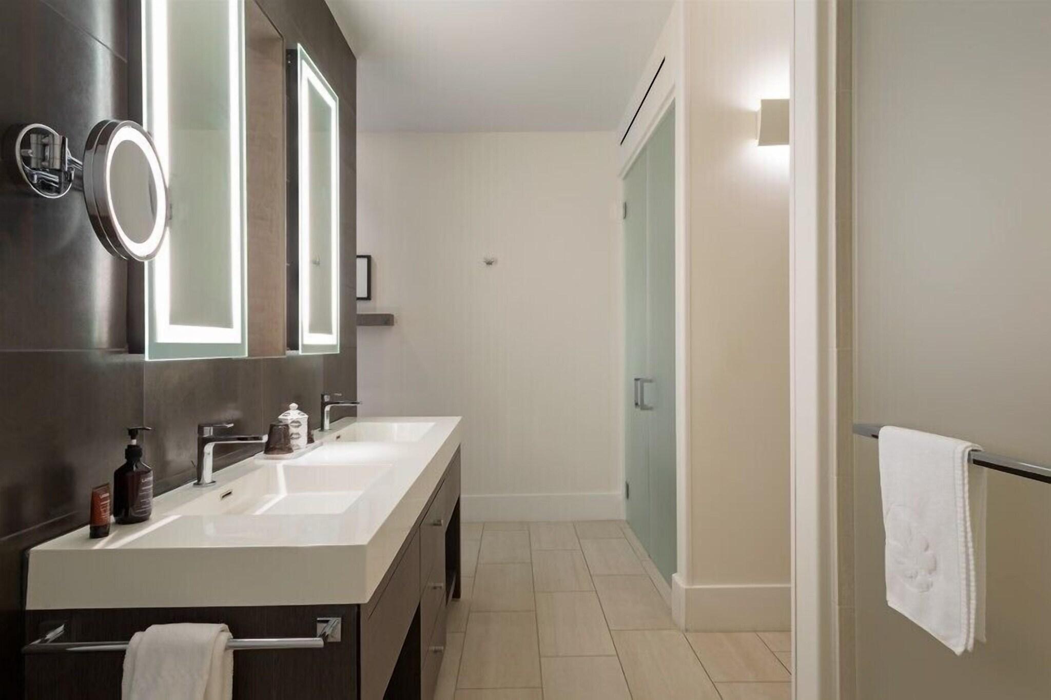 Double Garden View King Bed