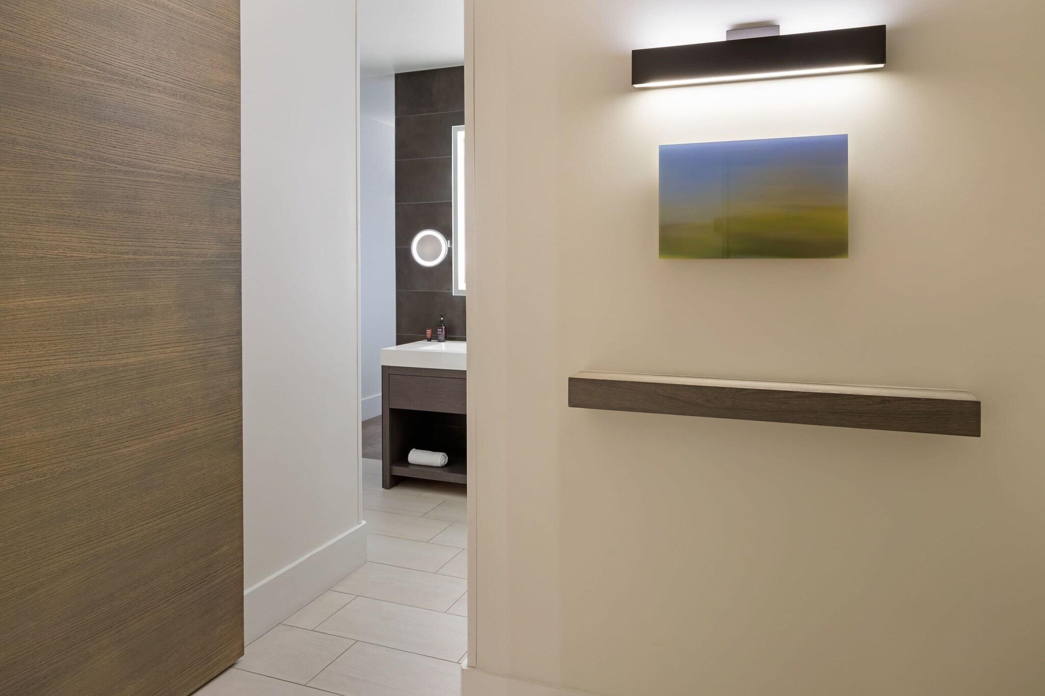 Double City View Queen Bed