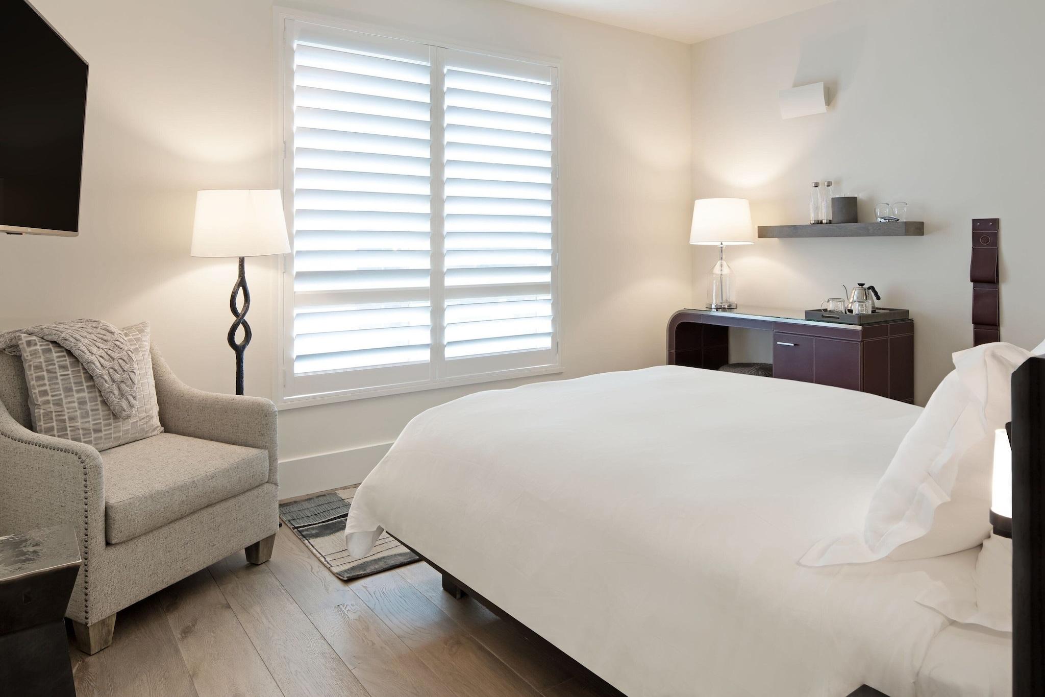 Double City View Queen Bed