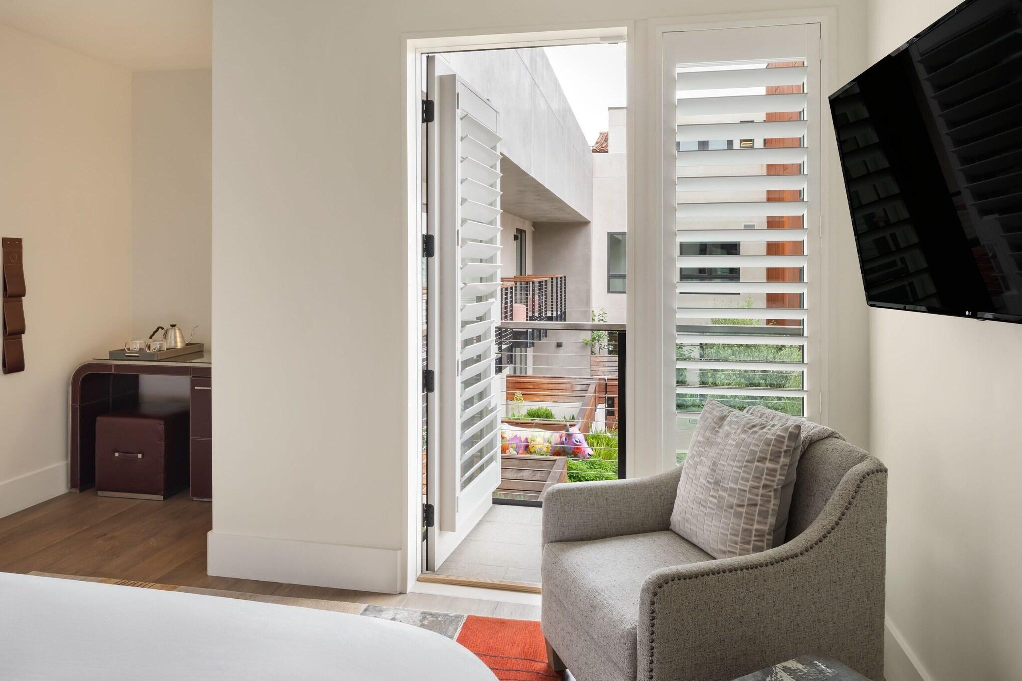 Double Garden View King Bed