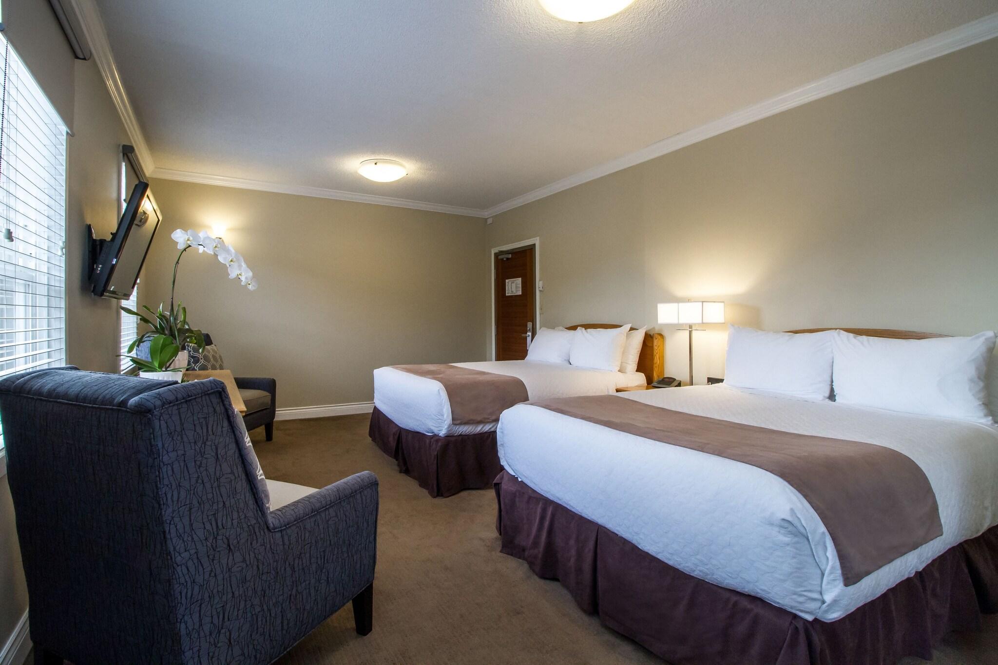 Double Deluxe Two Queen Beds