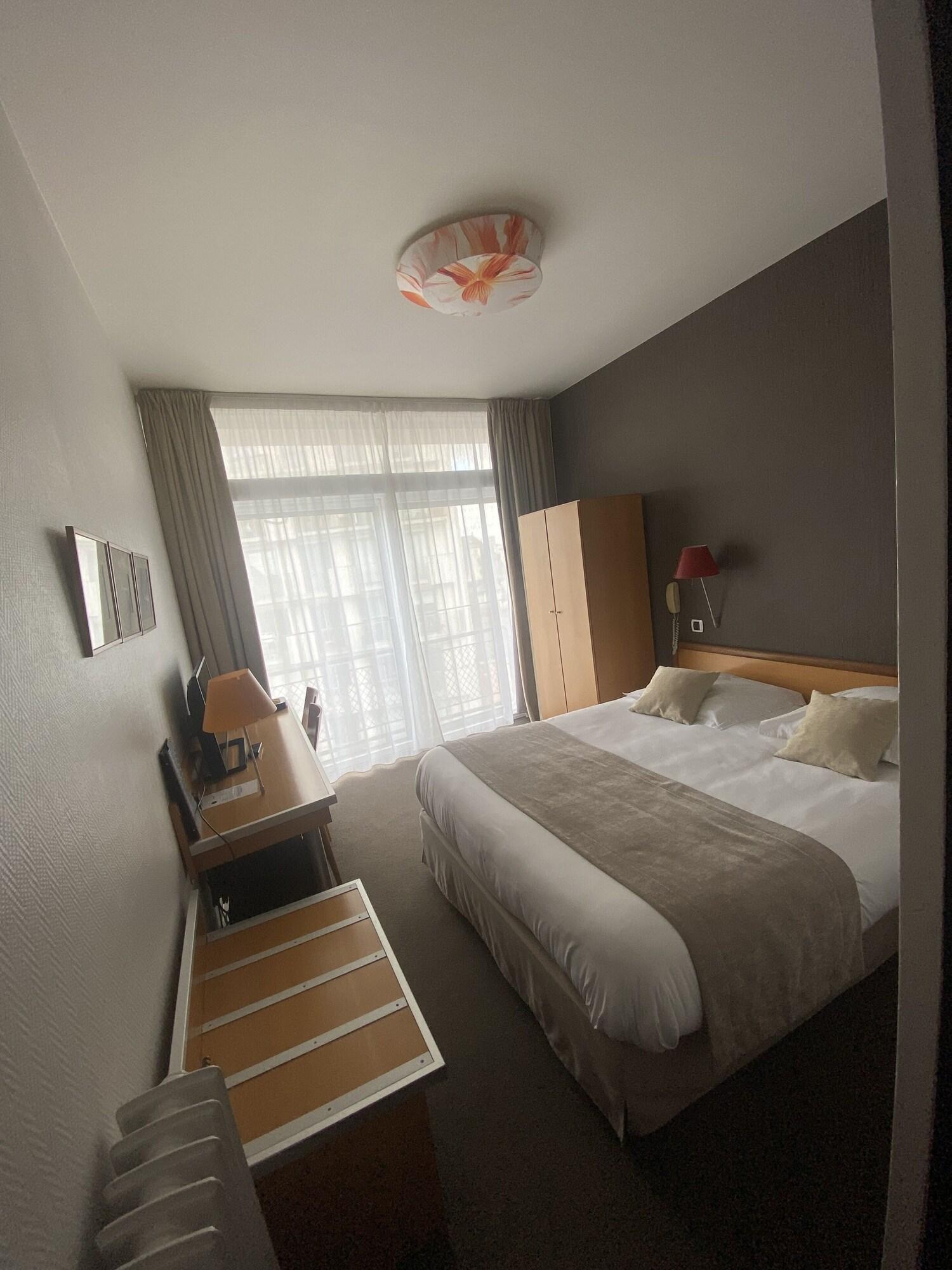 Double Classic Queen Bed