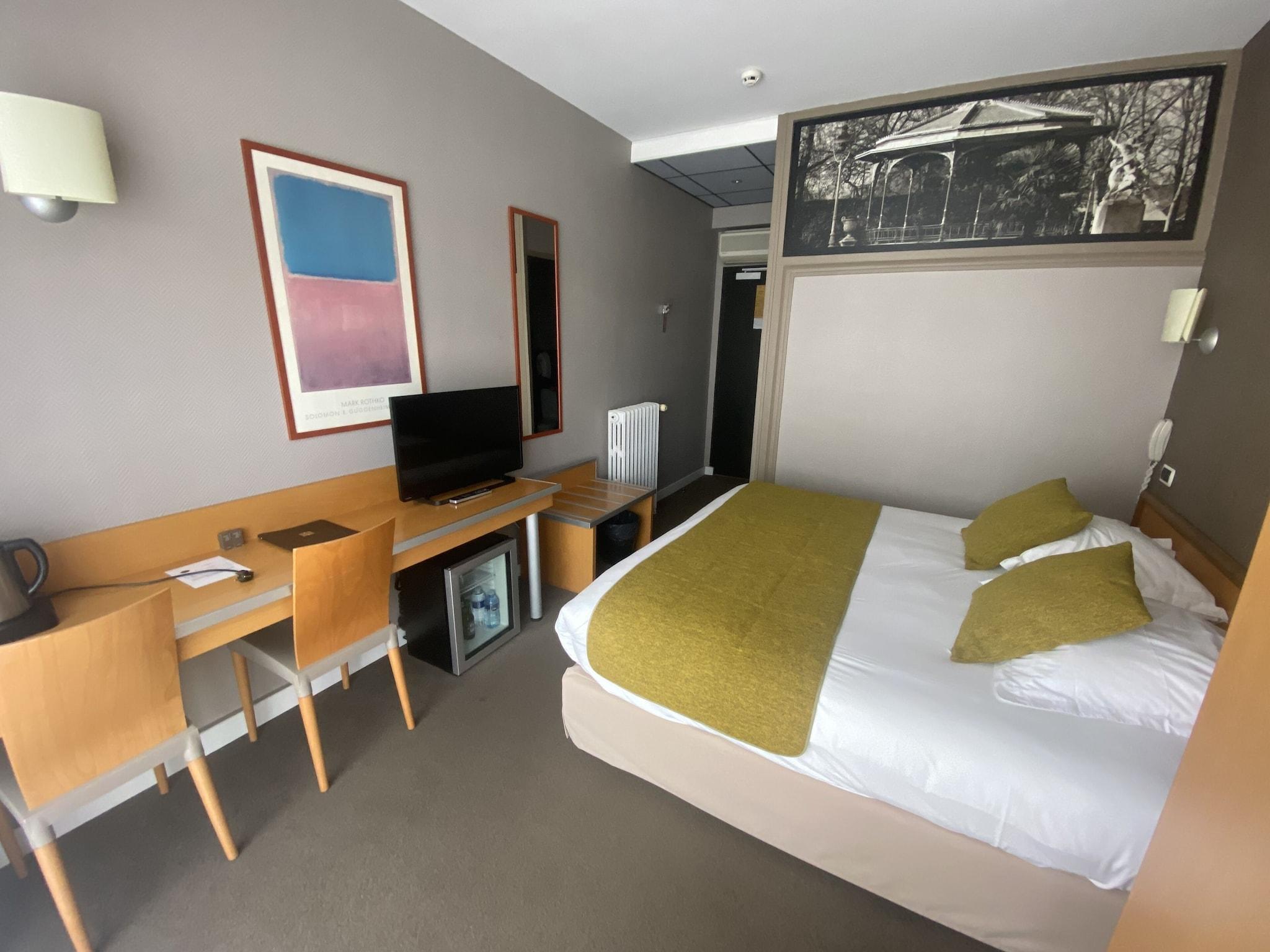 Double Classic Double Bed