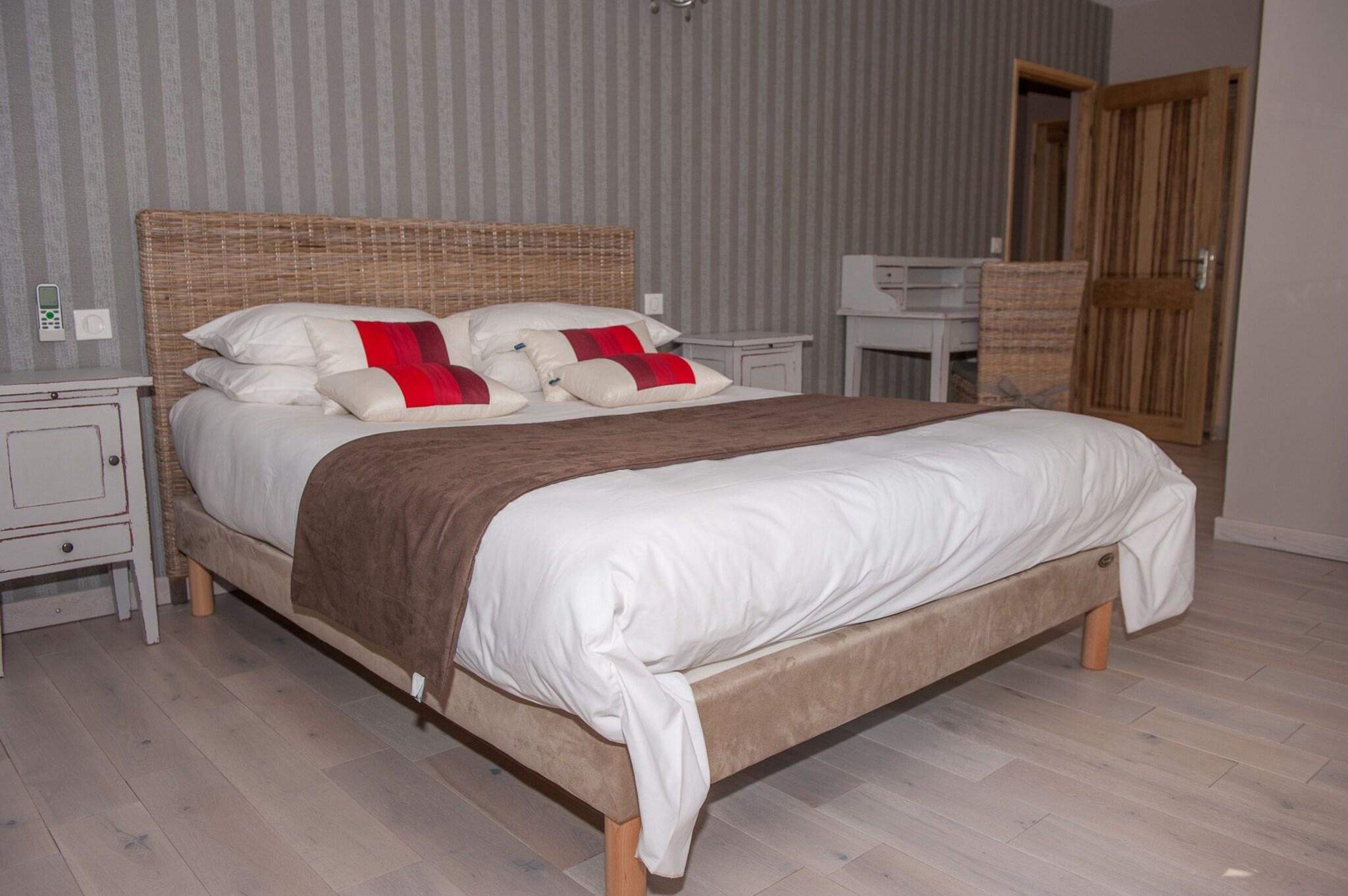 Double Queen Size Bed