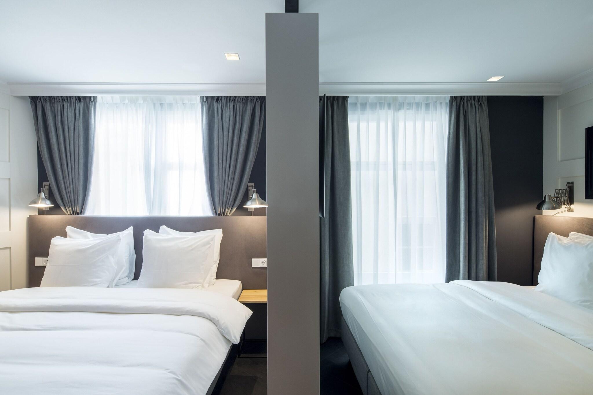 Triple Deluxe Two Beds