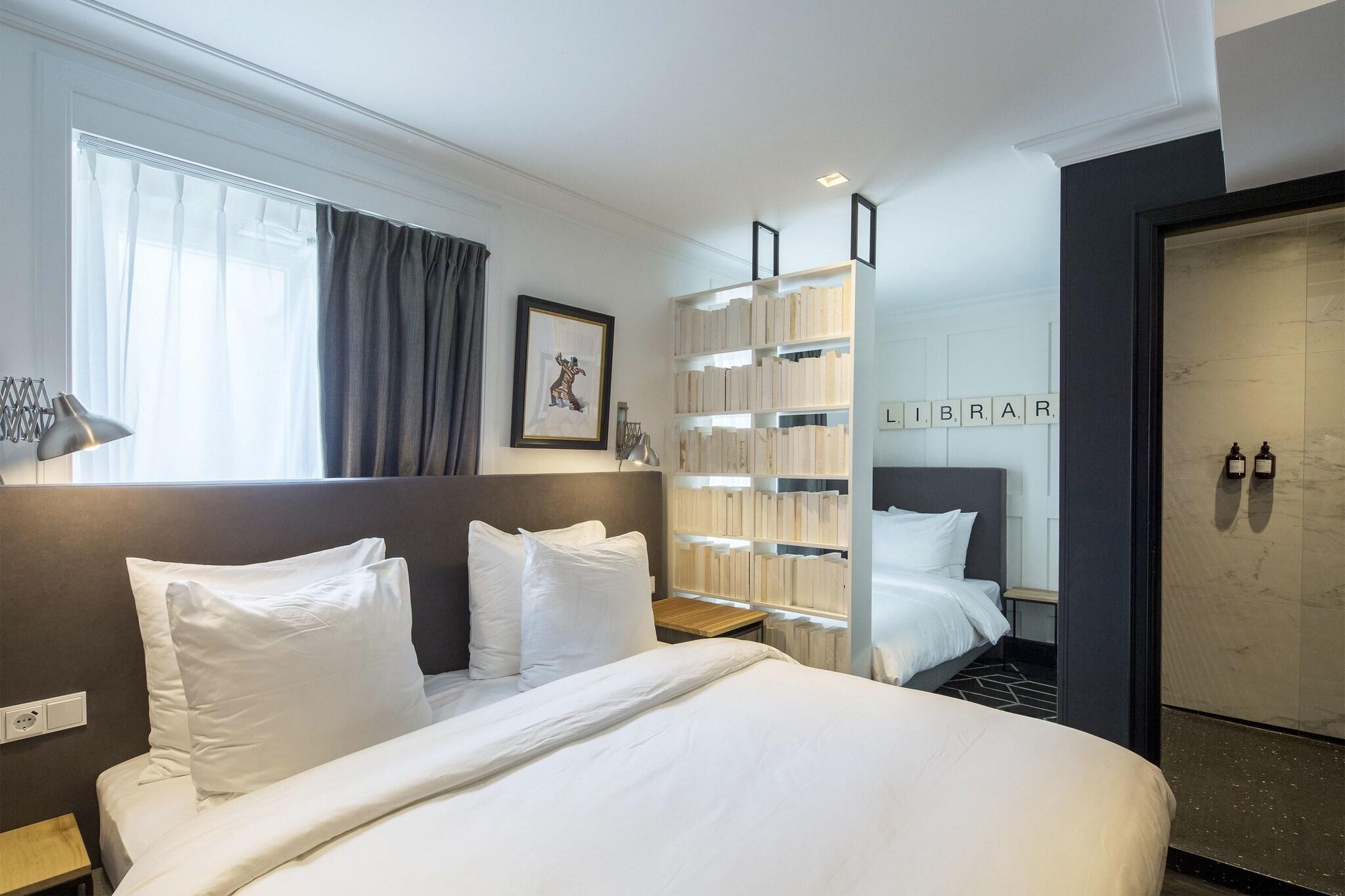 Triple Deluxe Two Beds