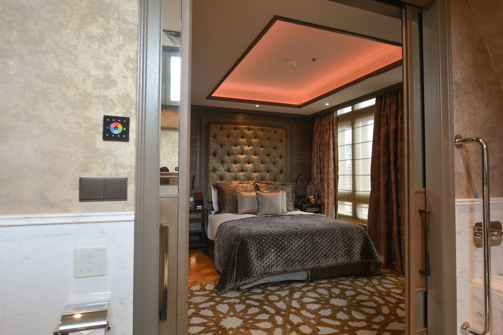 Suite King Bed One Bedroom 