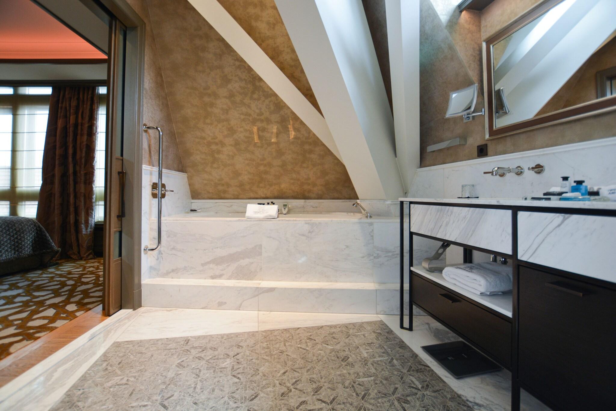 Suite King Bed One Bedroom 