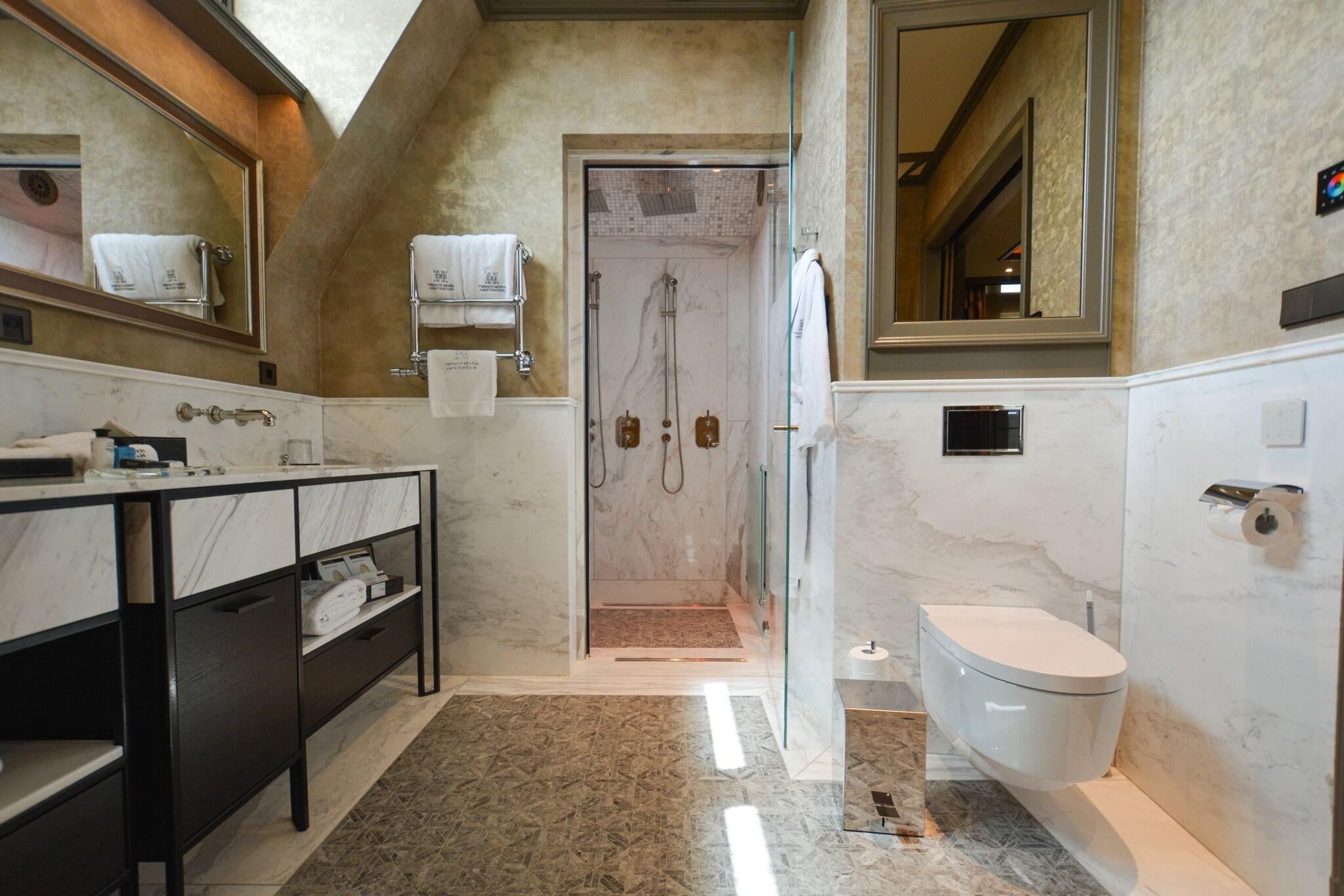 Suite King Bed One Bedroom 