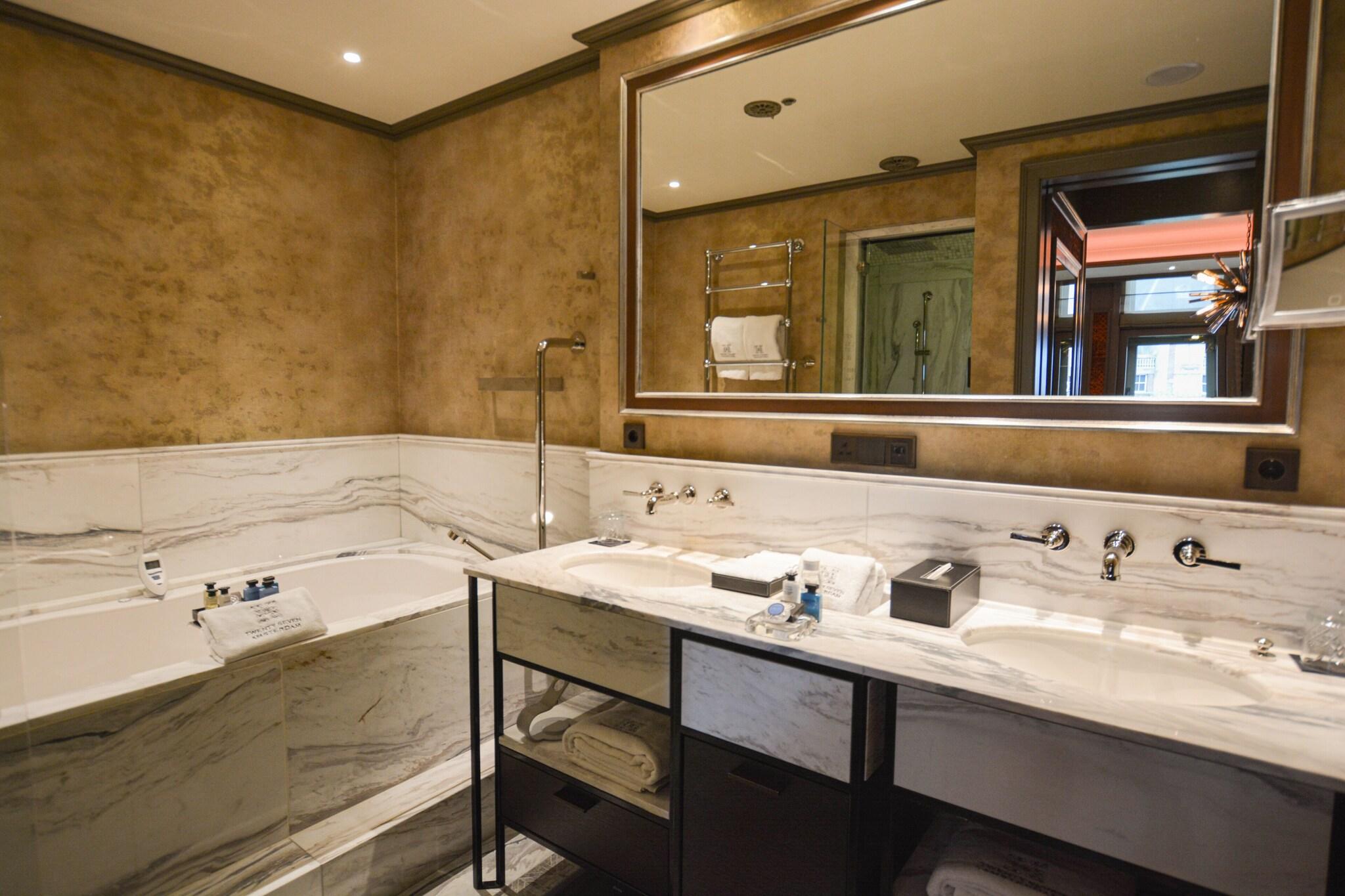 Junior Suite King Size Bed