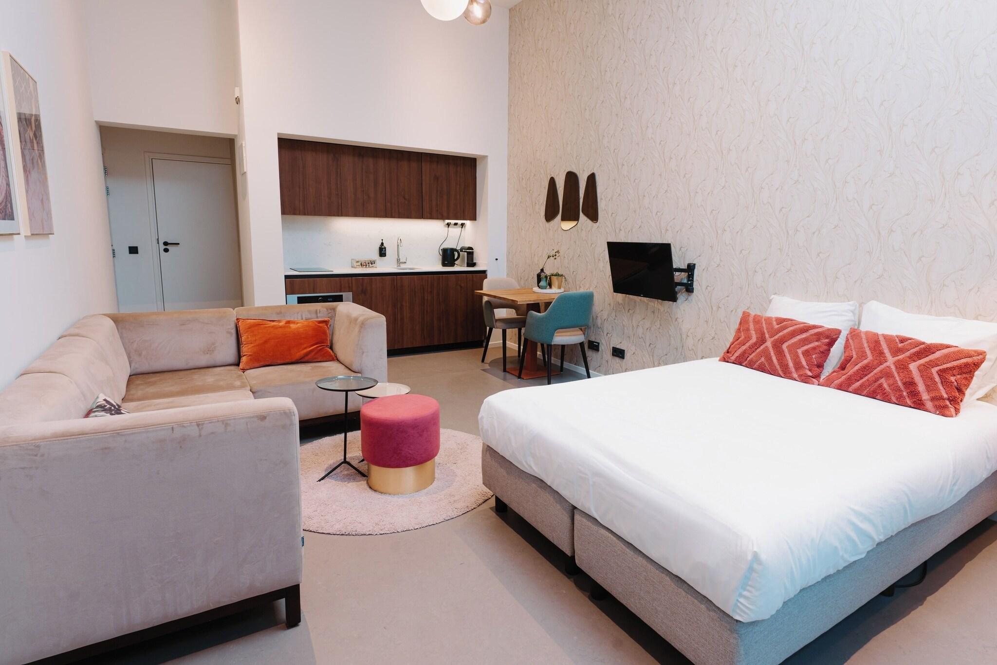 Double Queen Size Bed