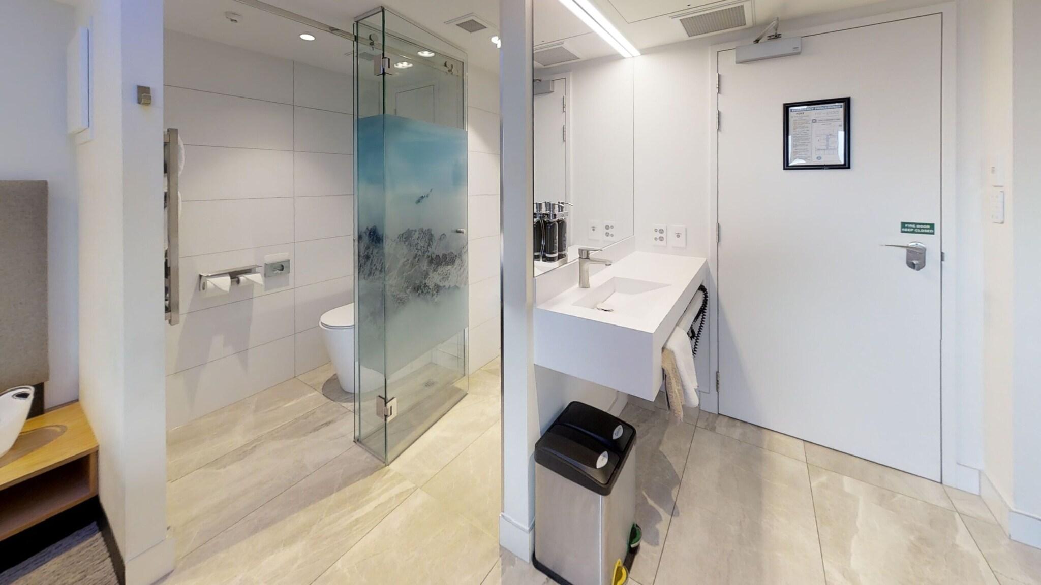 Double Deluxe Queen Bed