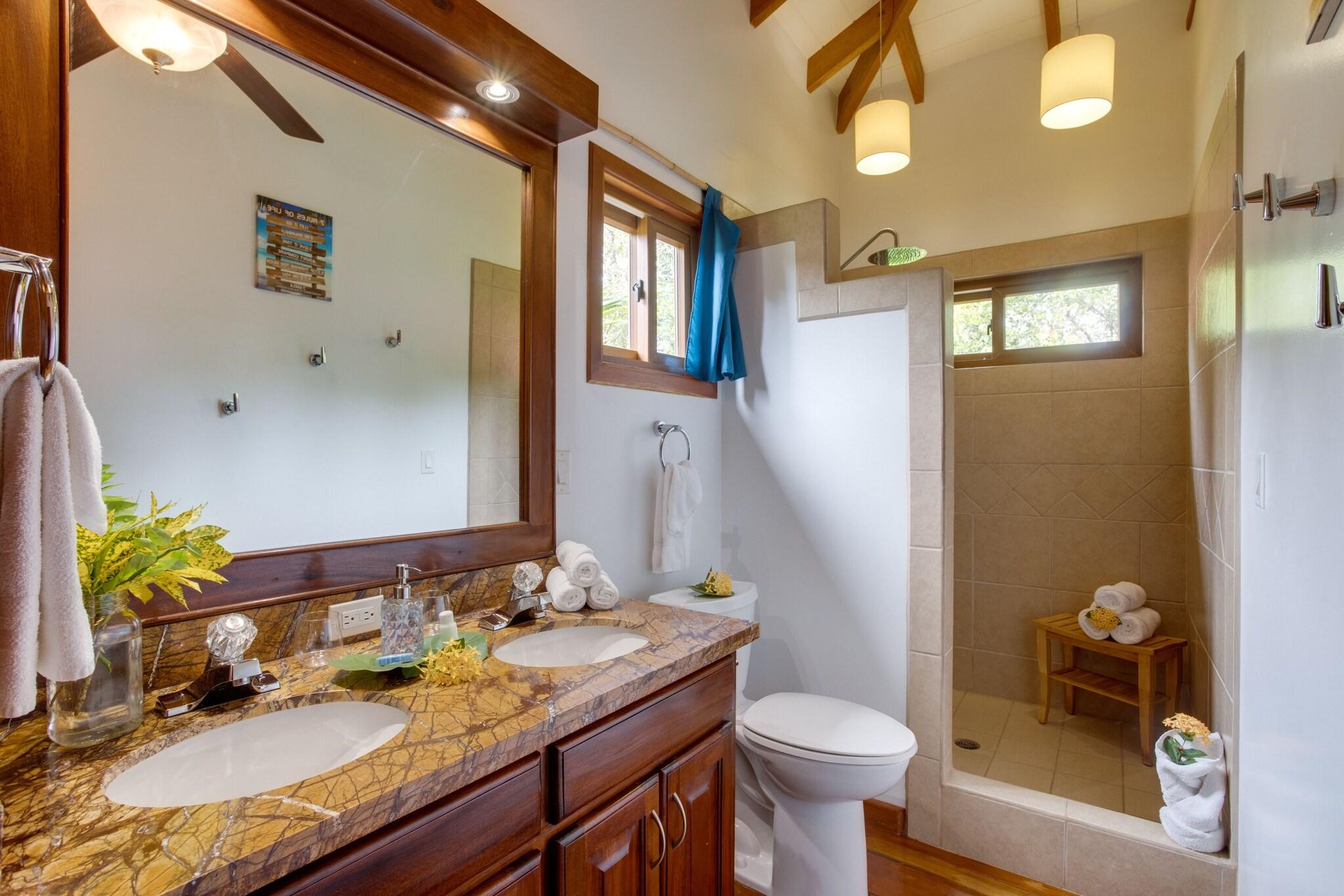 Bungalow Queen Size Bed