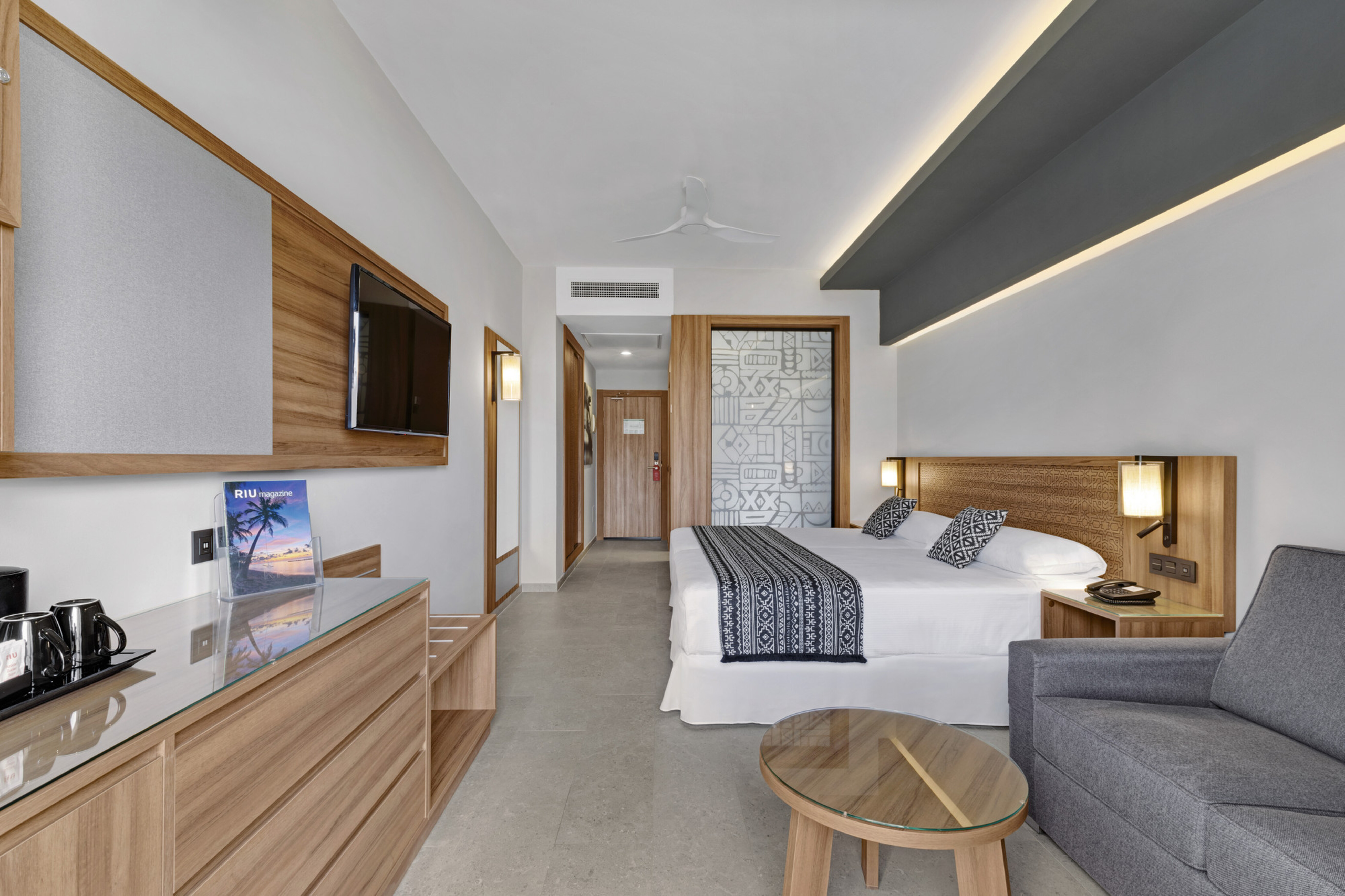 Double or Twin with Double Bed