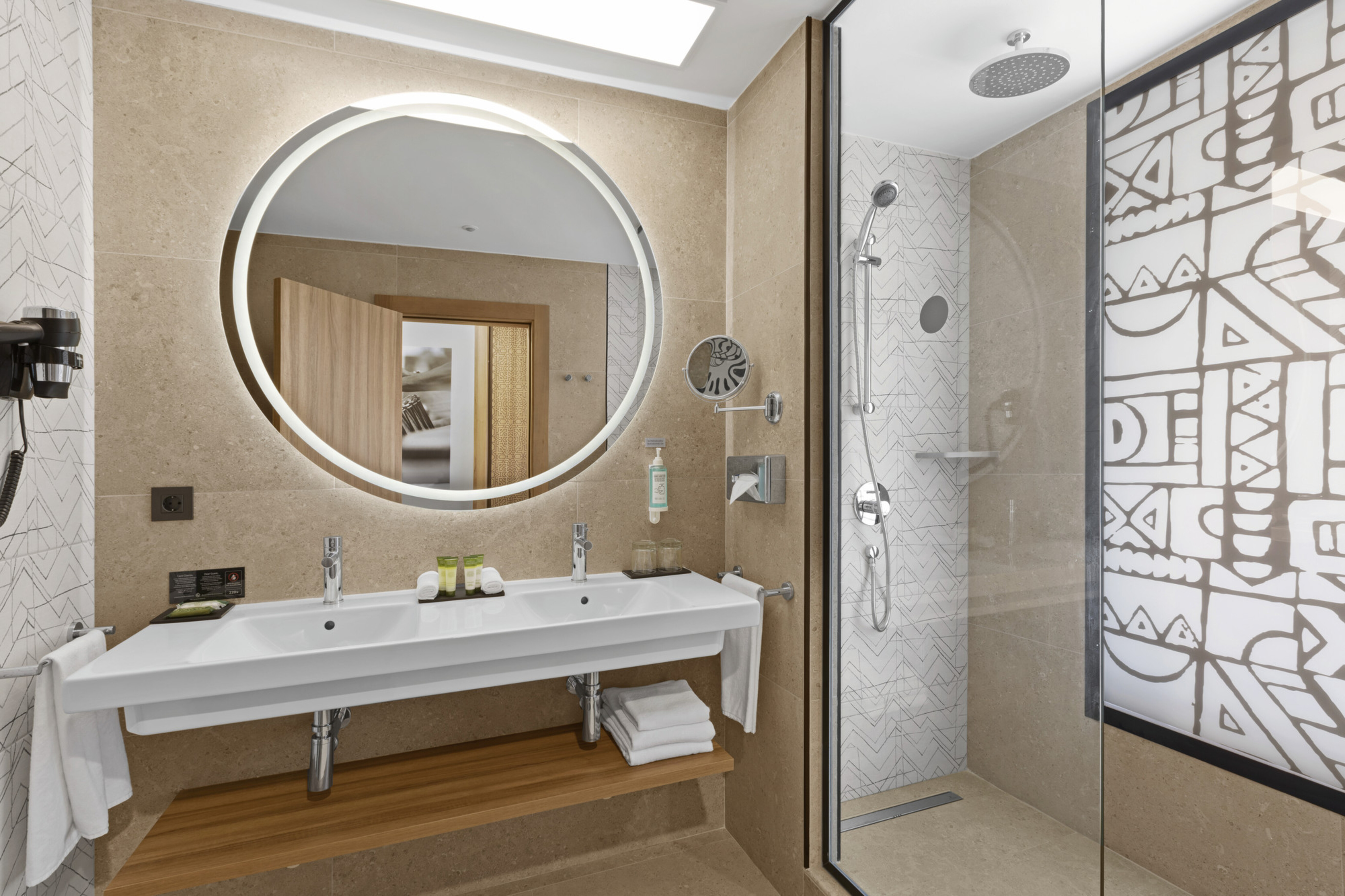 Double or Twin with Double Bed