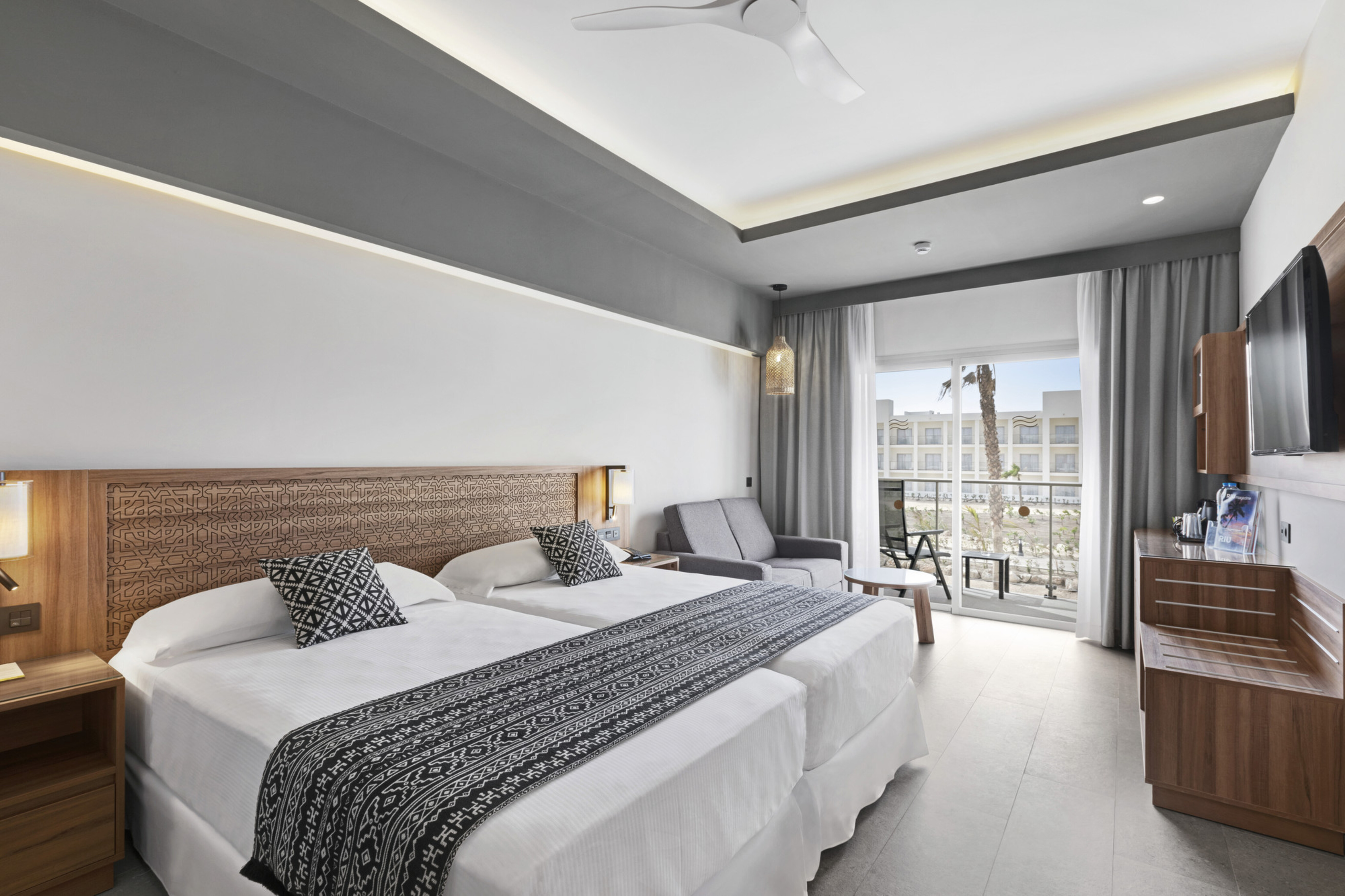 Double or Twin with Double Bed