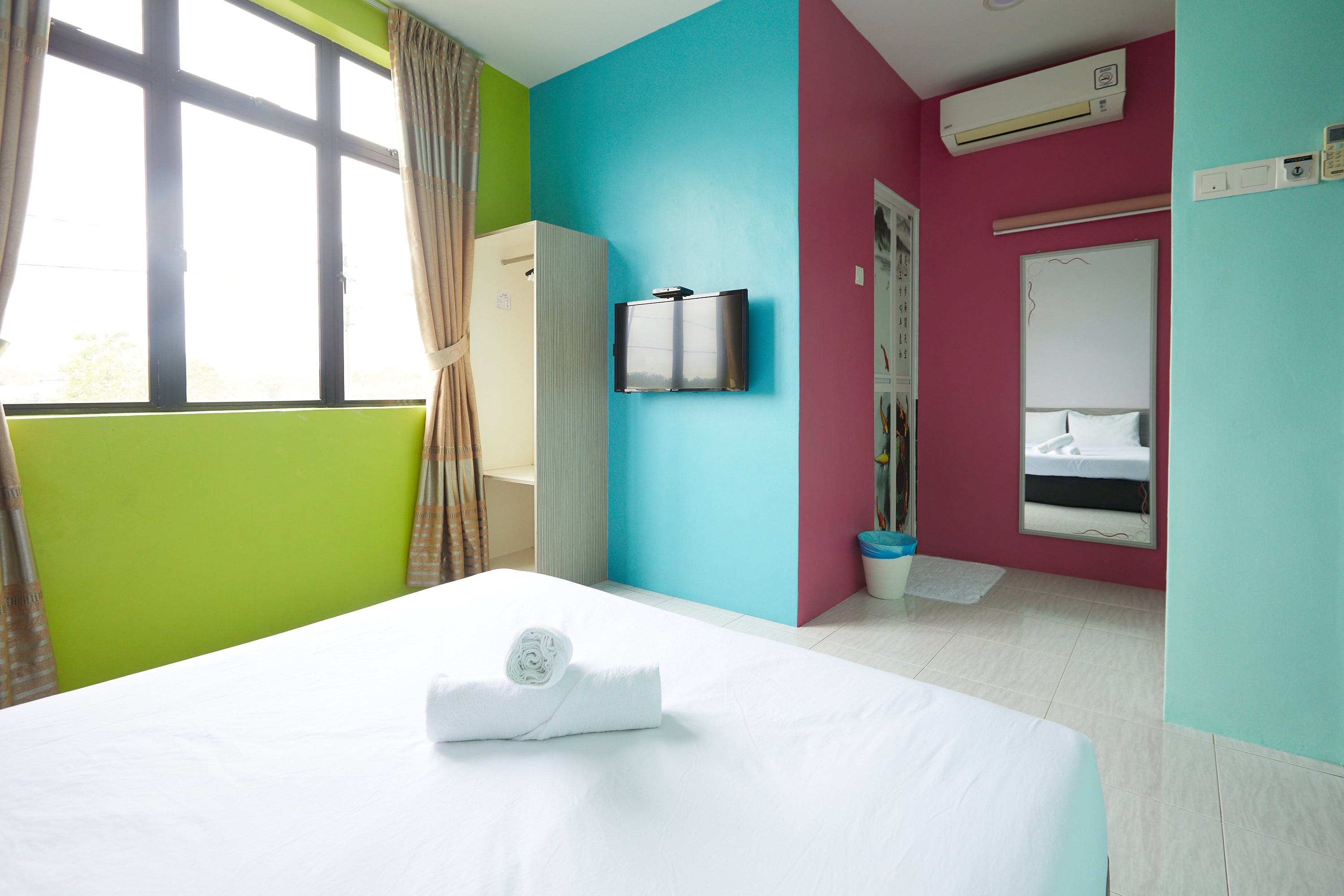 Double Queen Size Bed