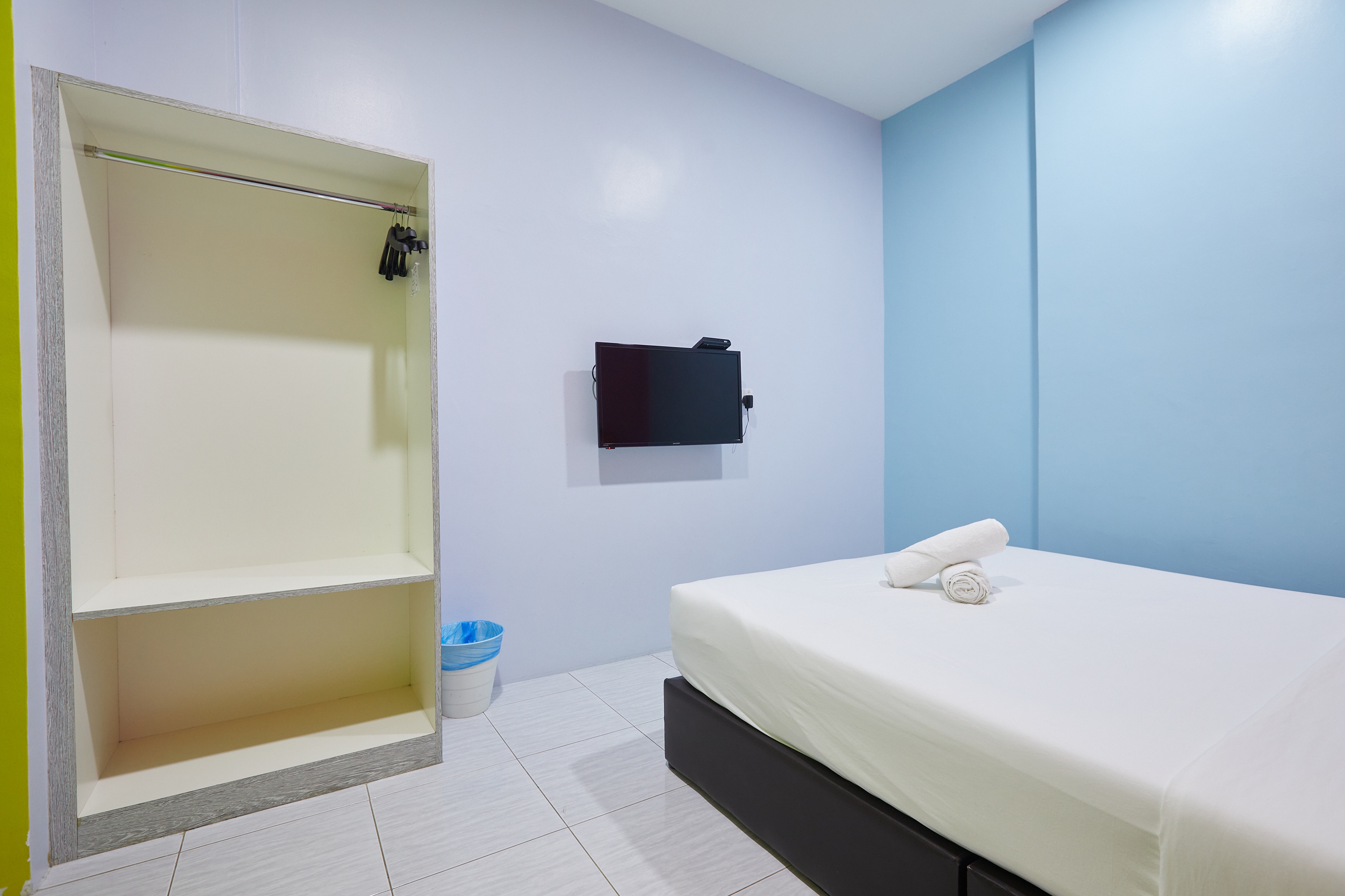 Double Queen Size Bed