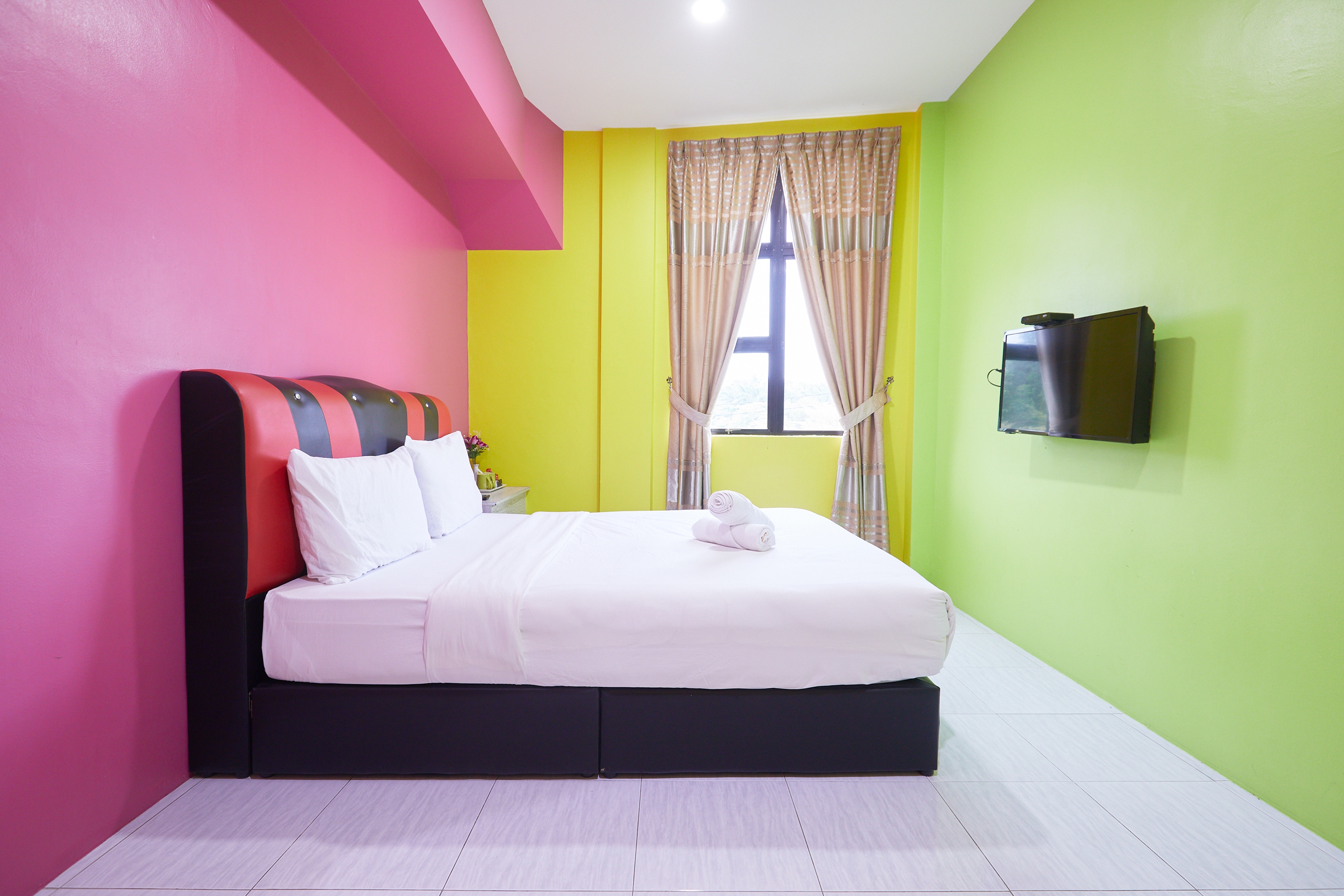 Double Queen Size Bed