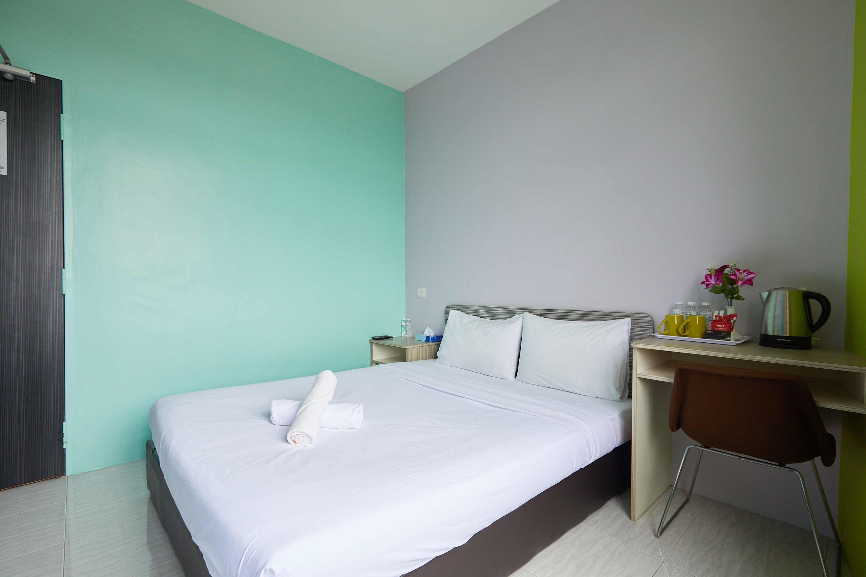 Double Queen Size Bed