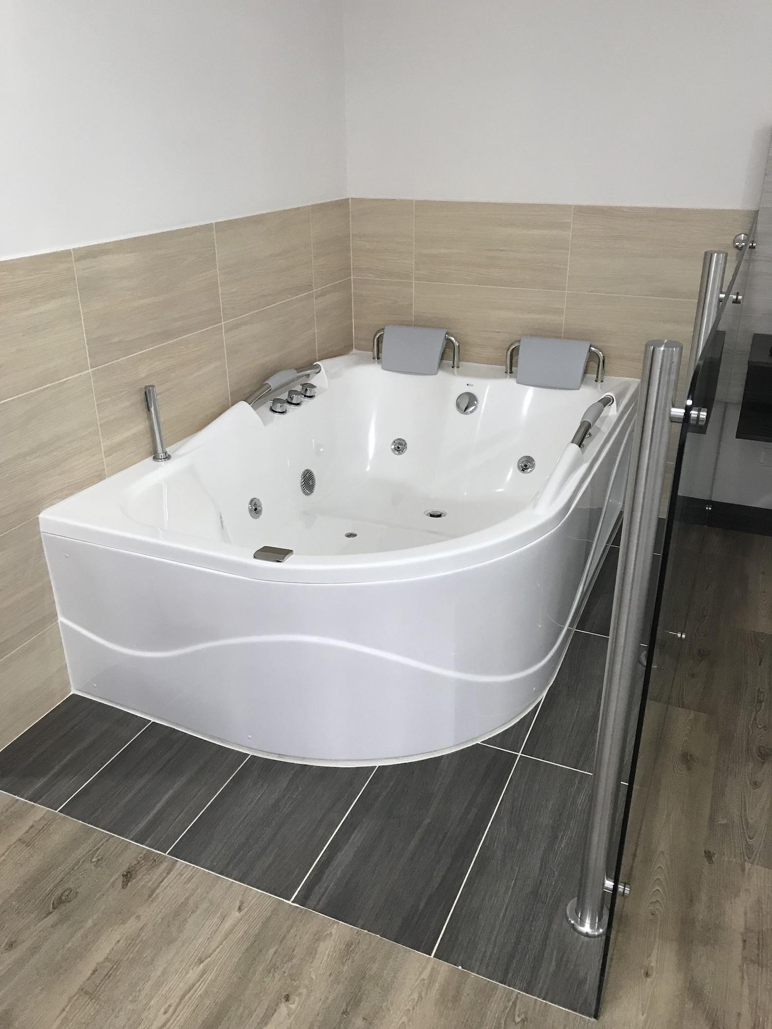 Room King Bed with Jacuzzi