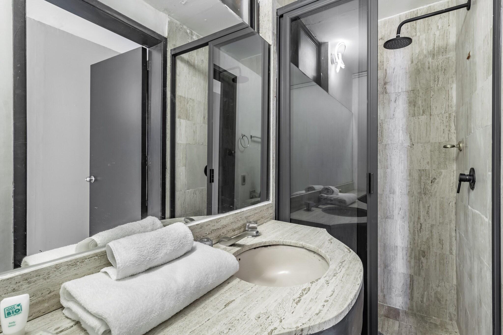 Double Executive Queen Bed