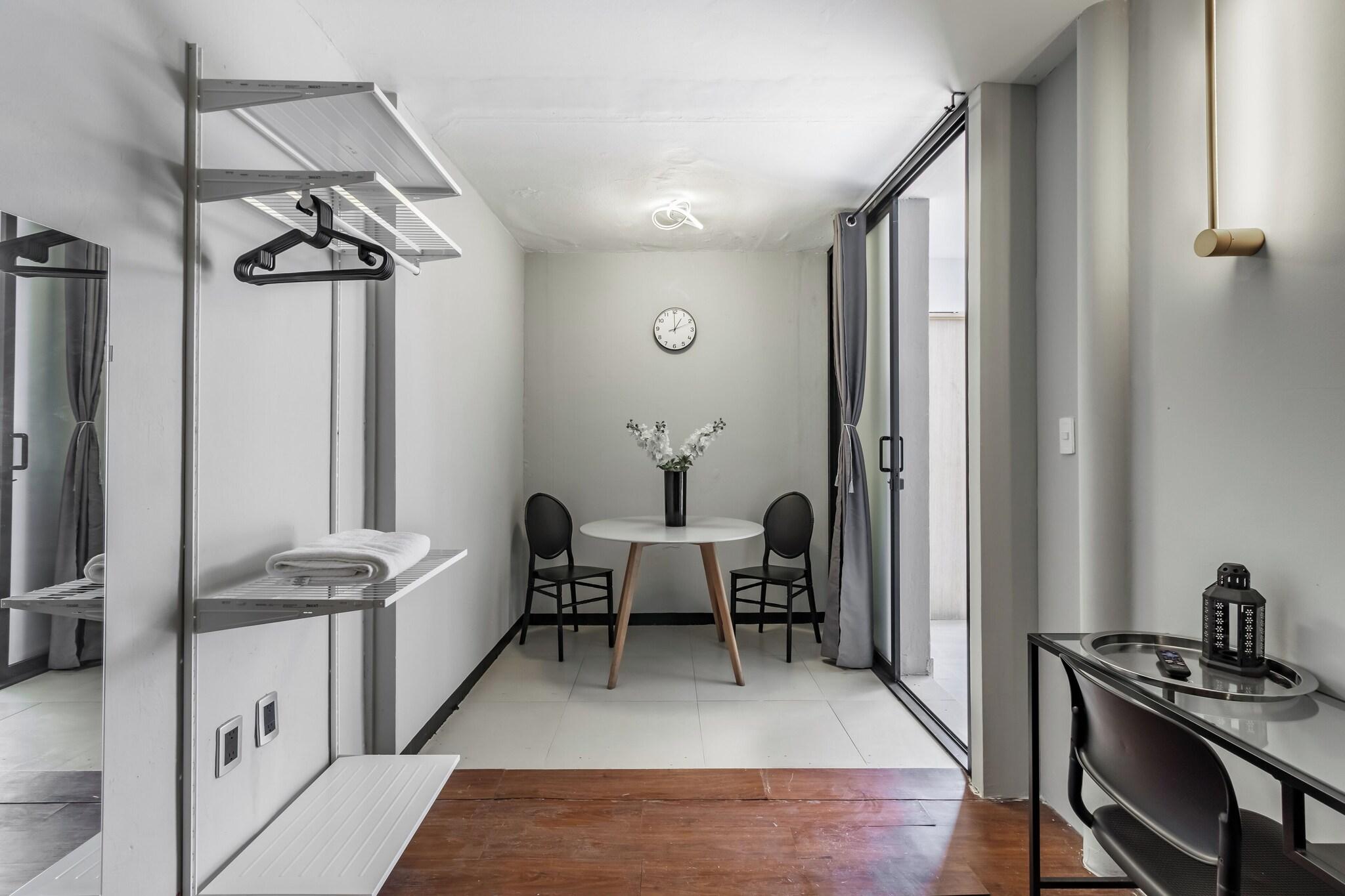 Double Executive Queen Bed