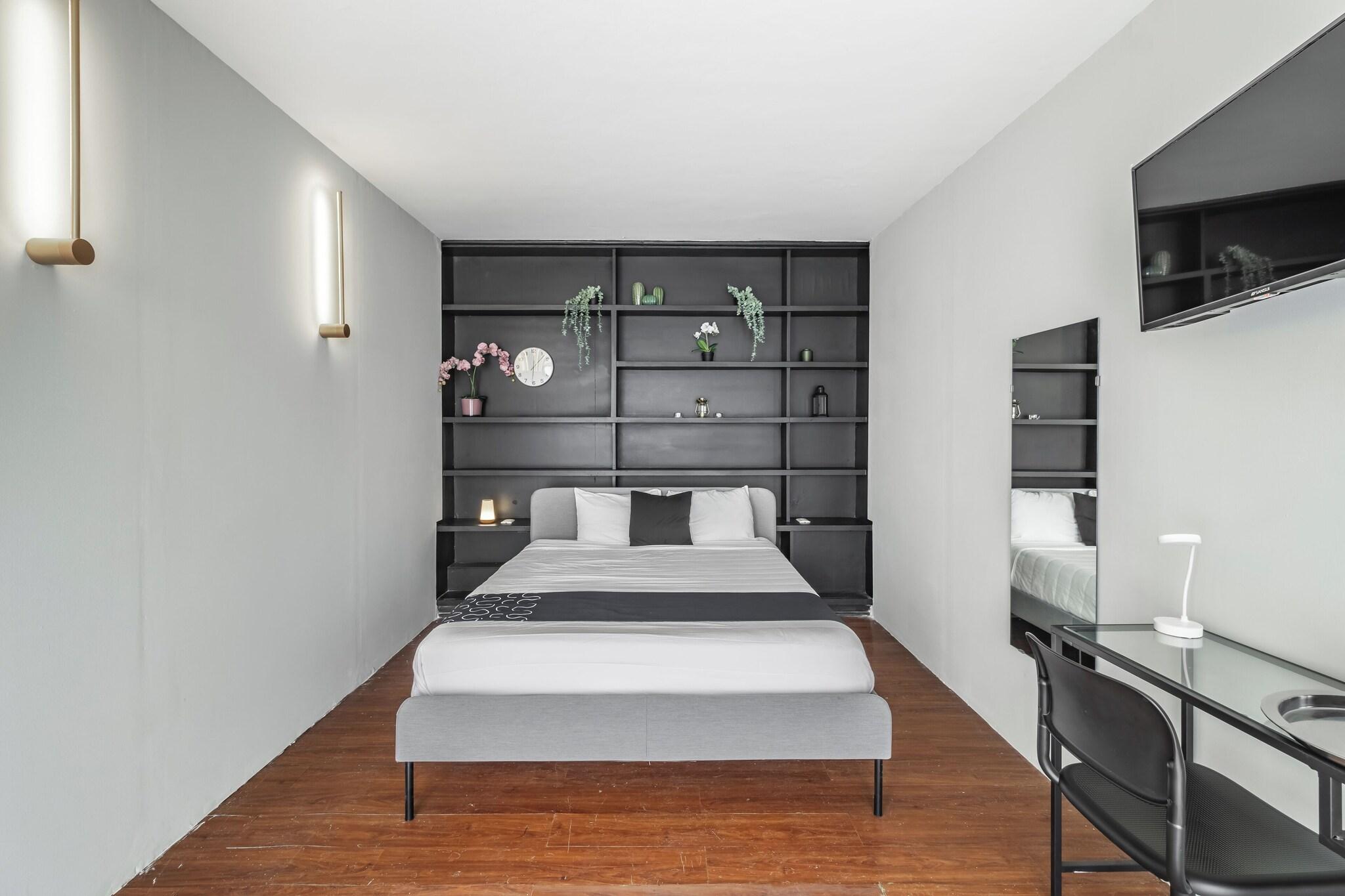 Double Executive Queen Bed