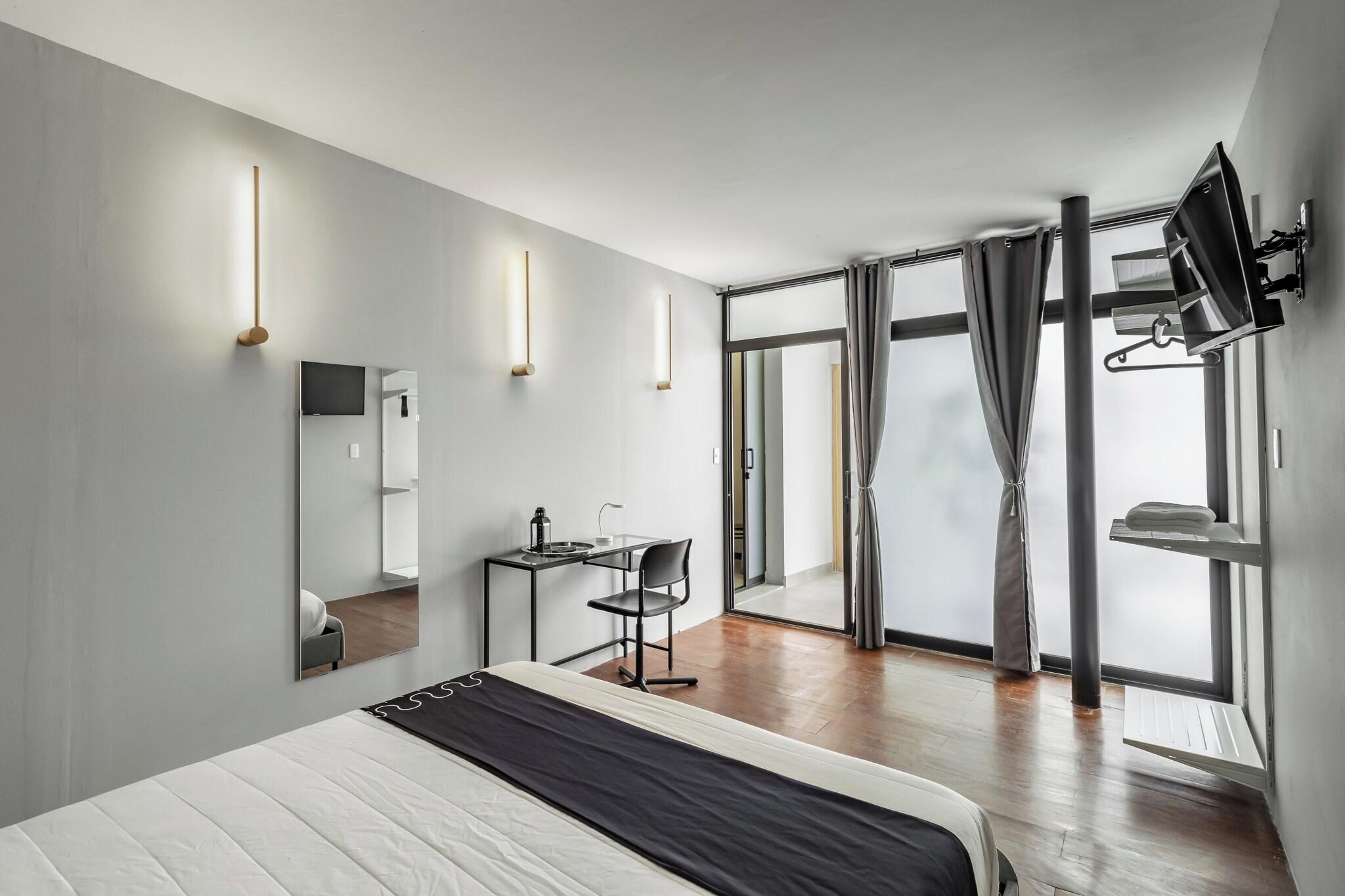 Double Executive Queen Bed