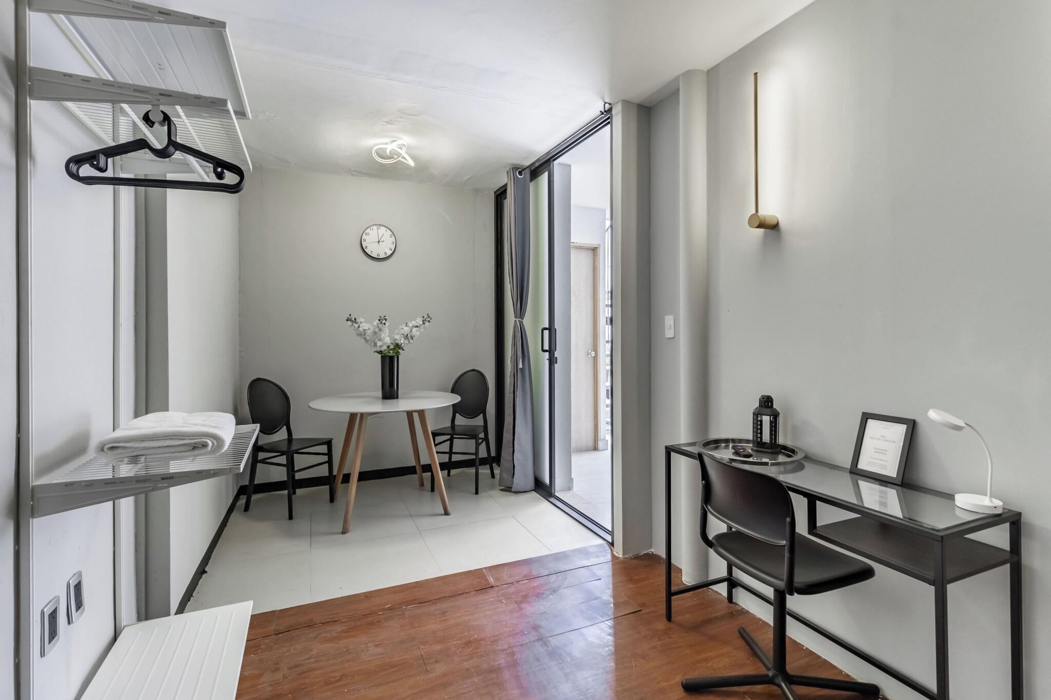 Double Executive Queen Bed