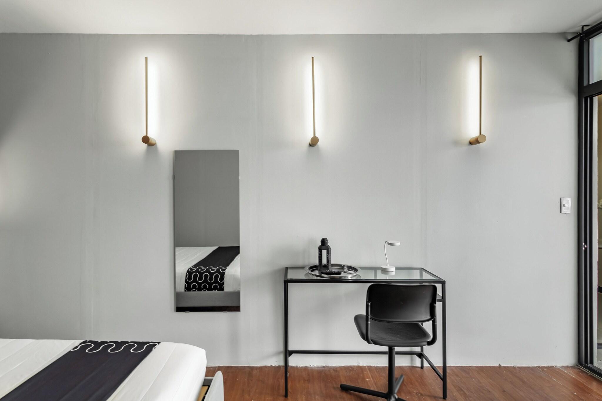 Double Executive Queen Bed