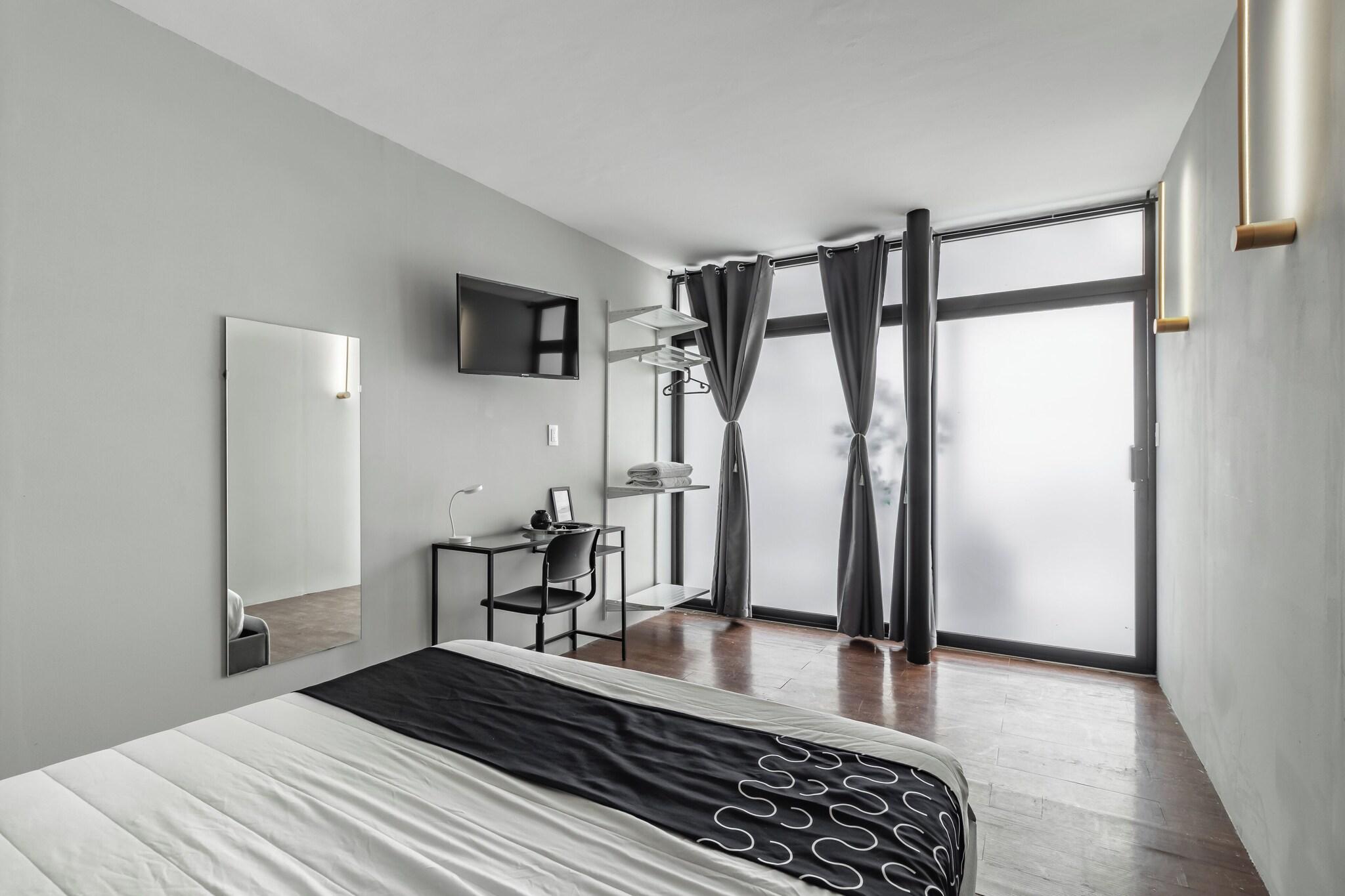 Double Executive Queen Bed