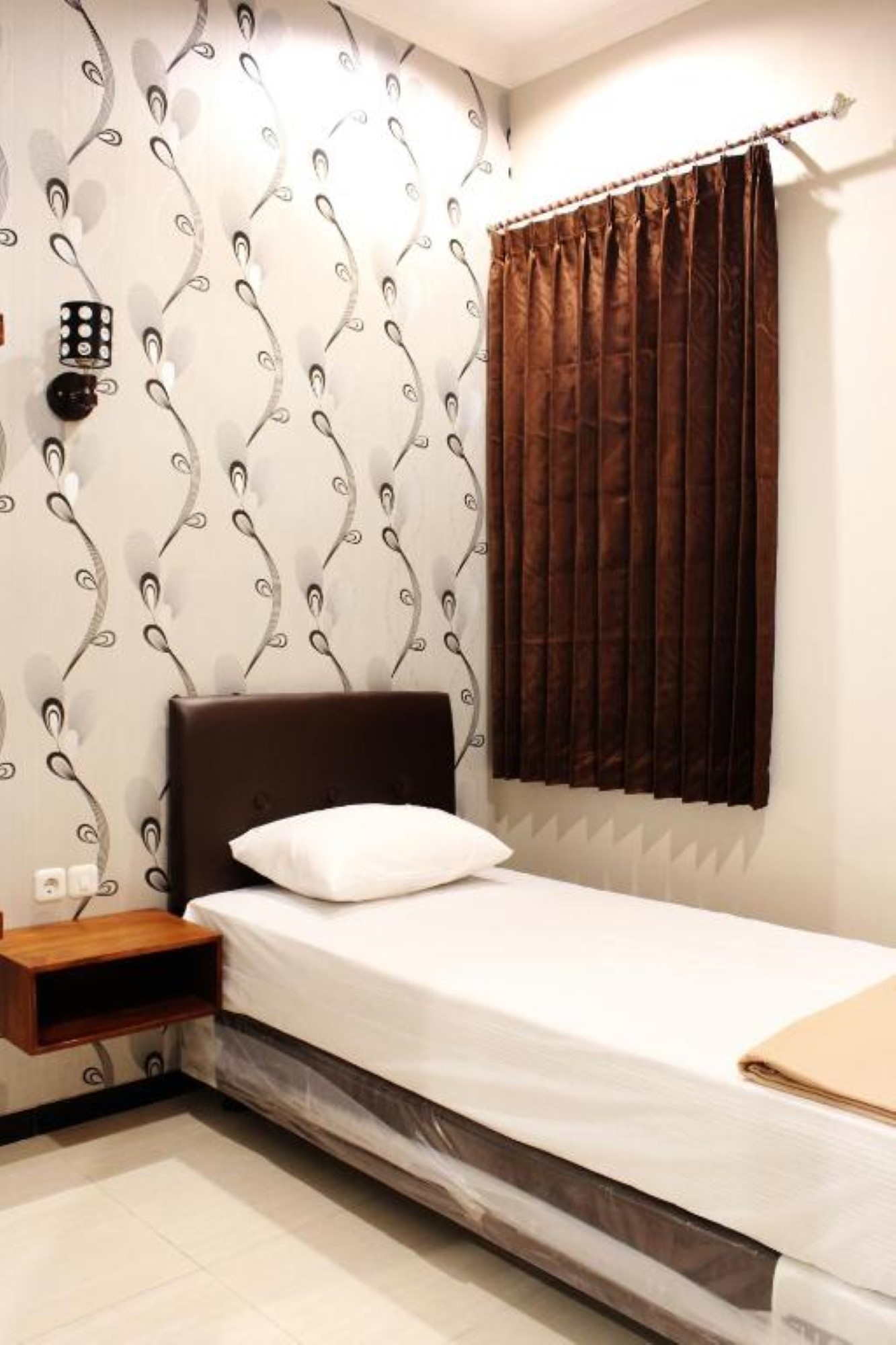 Single with Shared Bathroom