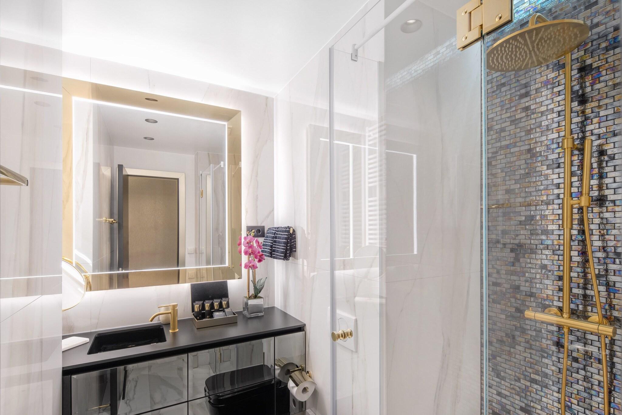 Suite Deluxe King Bed