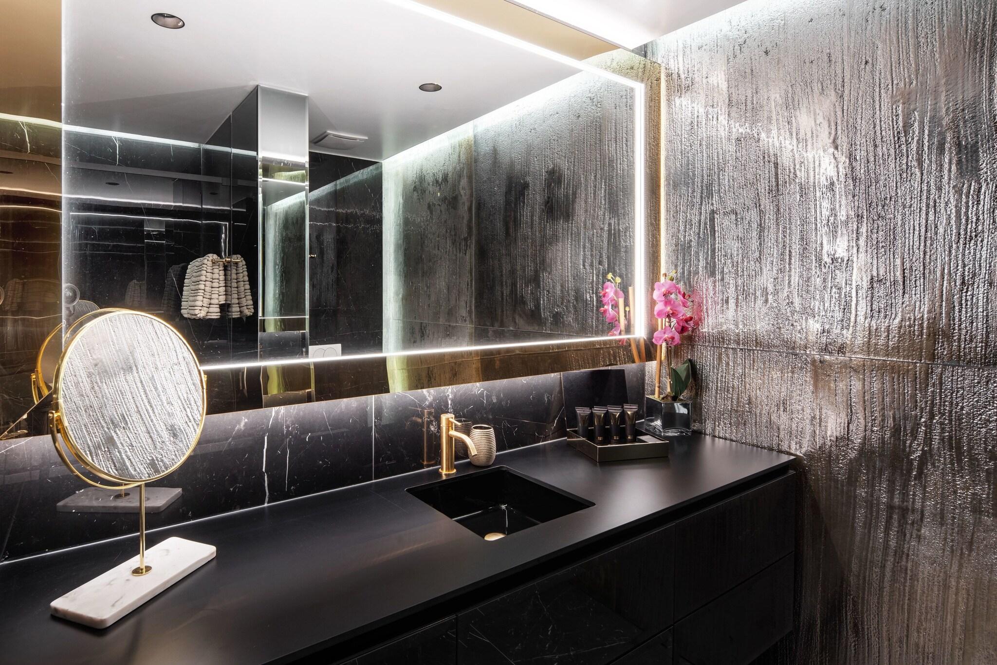 Suite Sea View King Bed