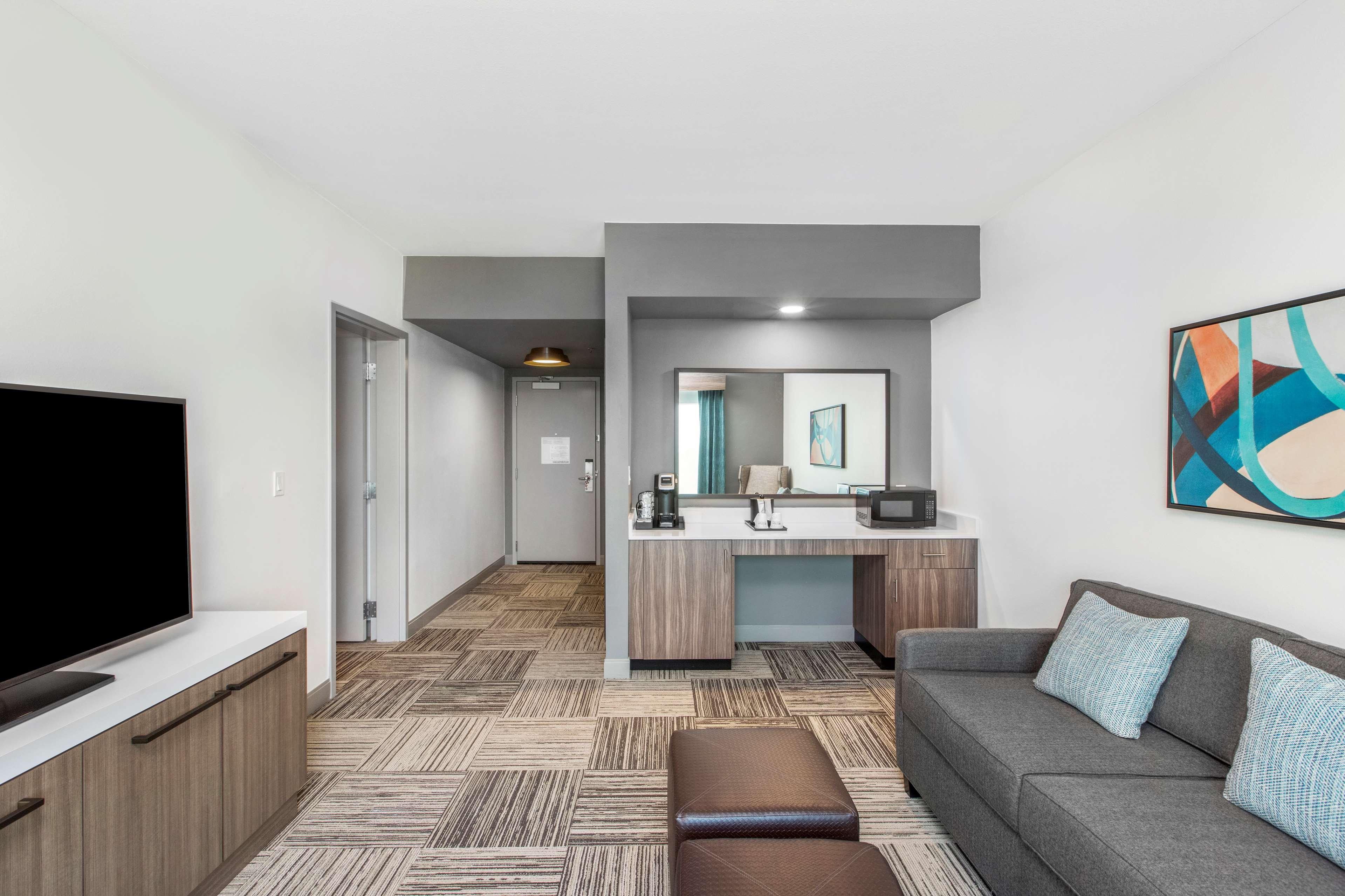 Suite Two Queen Beds One Bedroom